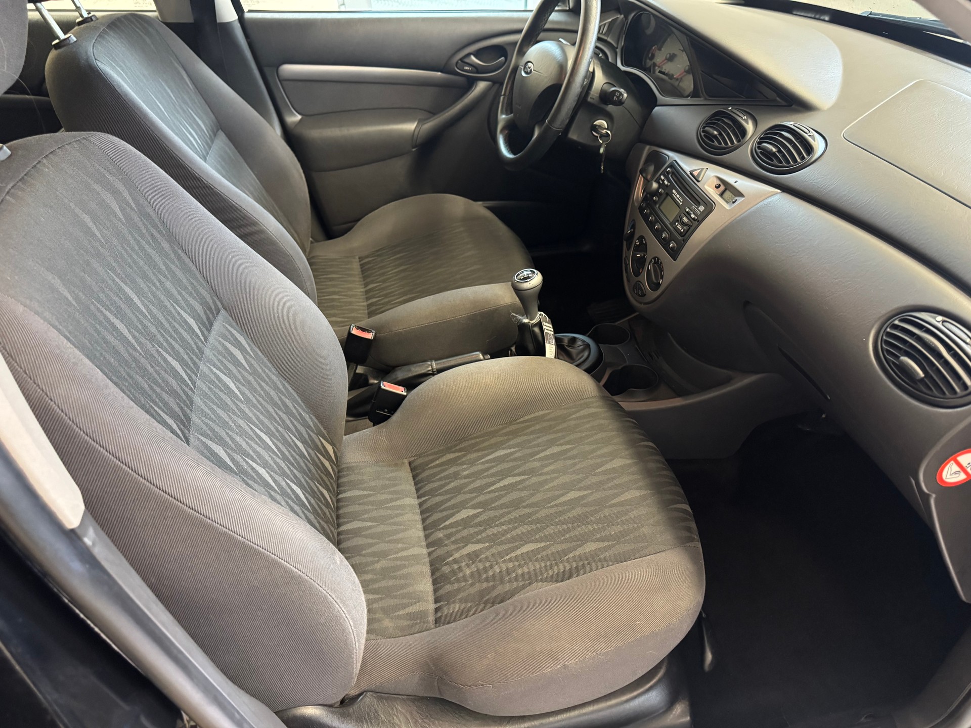 FORD Focus 1.6i 16V Carving-image-10