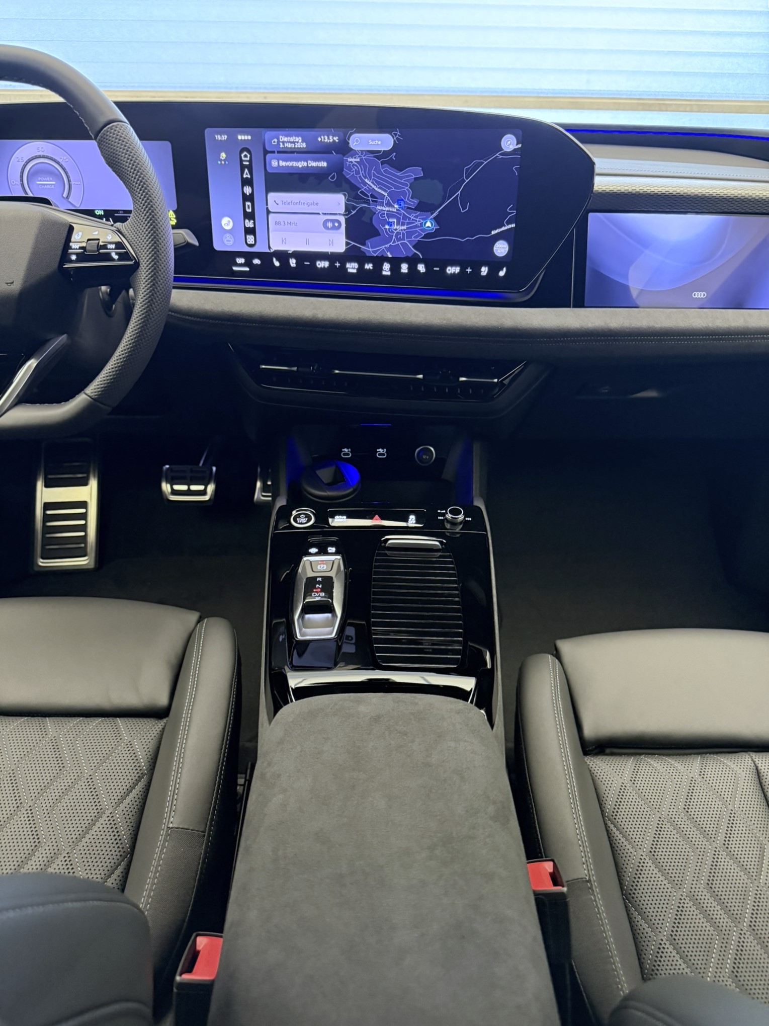 AUDI A6 Sportback e-tron quattro-image-9