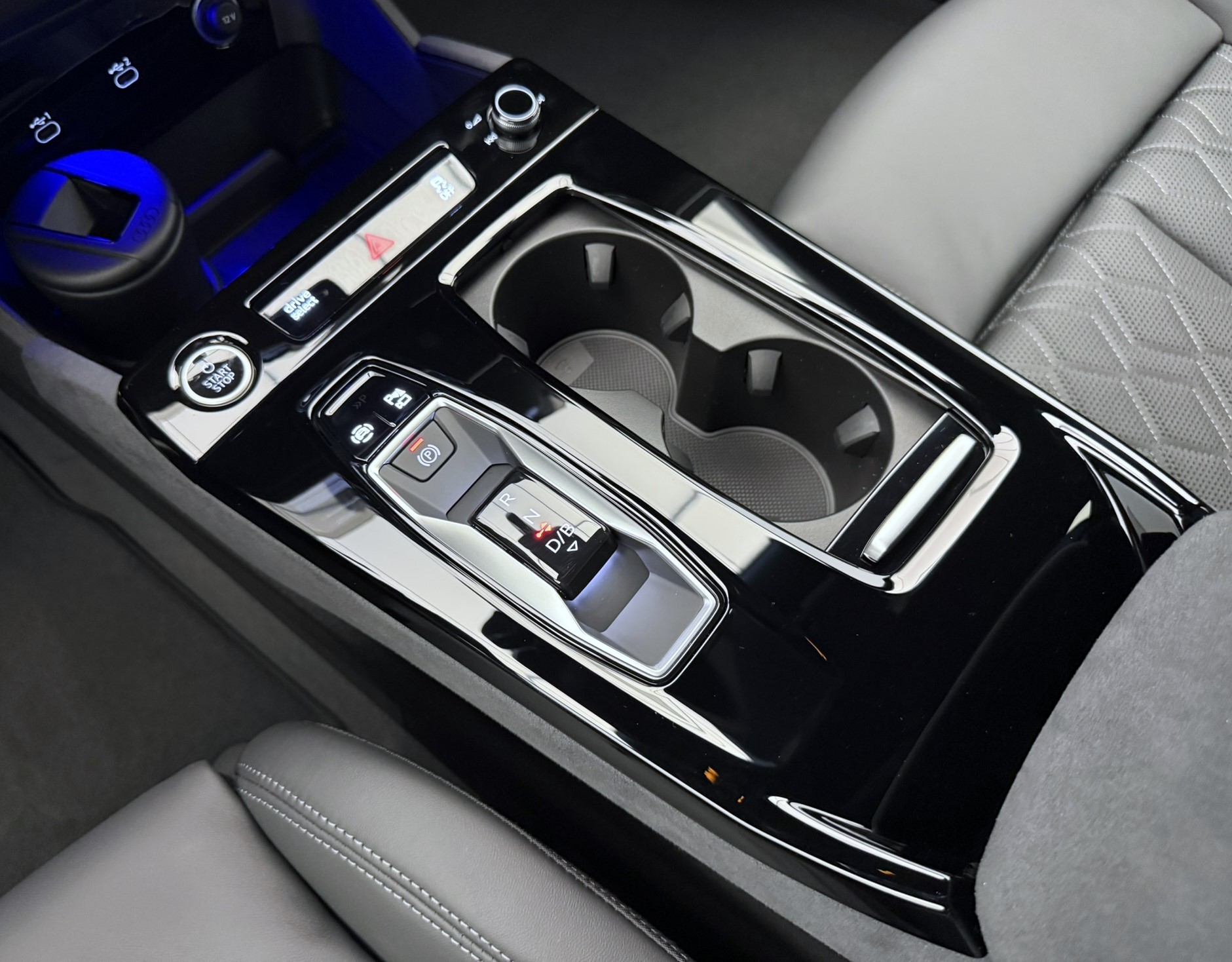 AUDI A6 Sportback e-tron quattro-image-10