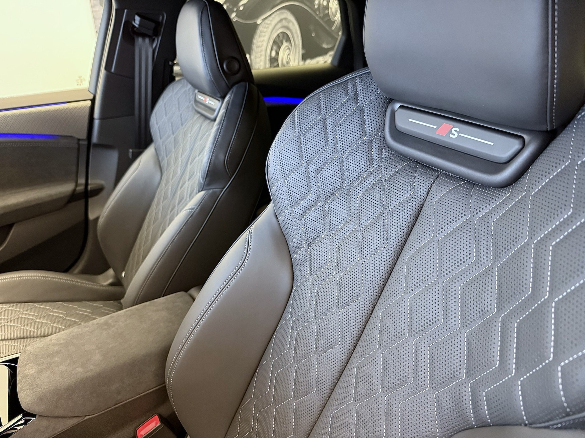 AUDI A6 Sportback e-tron quattro-image-5