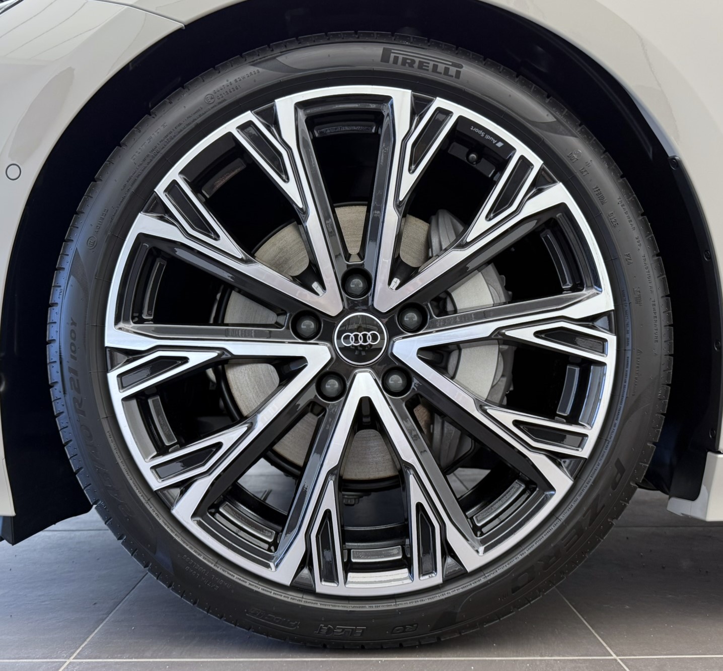 AUDI A6 Sportback e-tron quattro-showroom-element-2