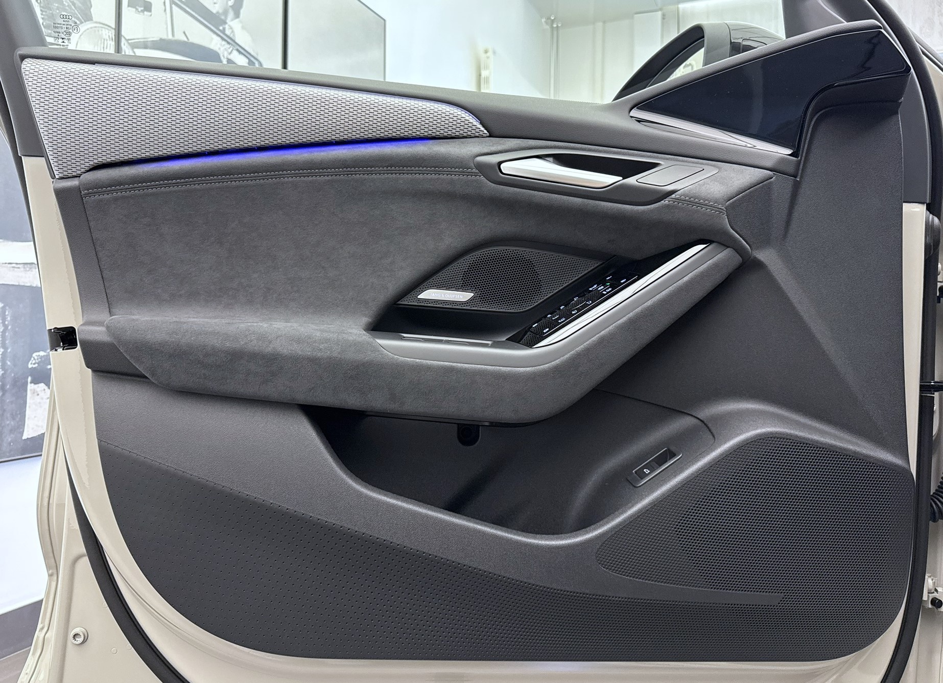 AUDI A6 Sportback e-tron quattro-image-3