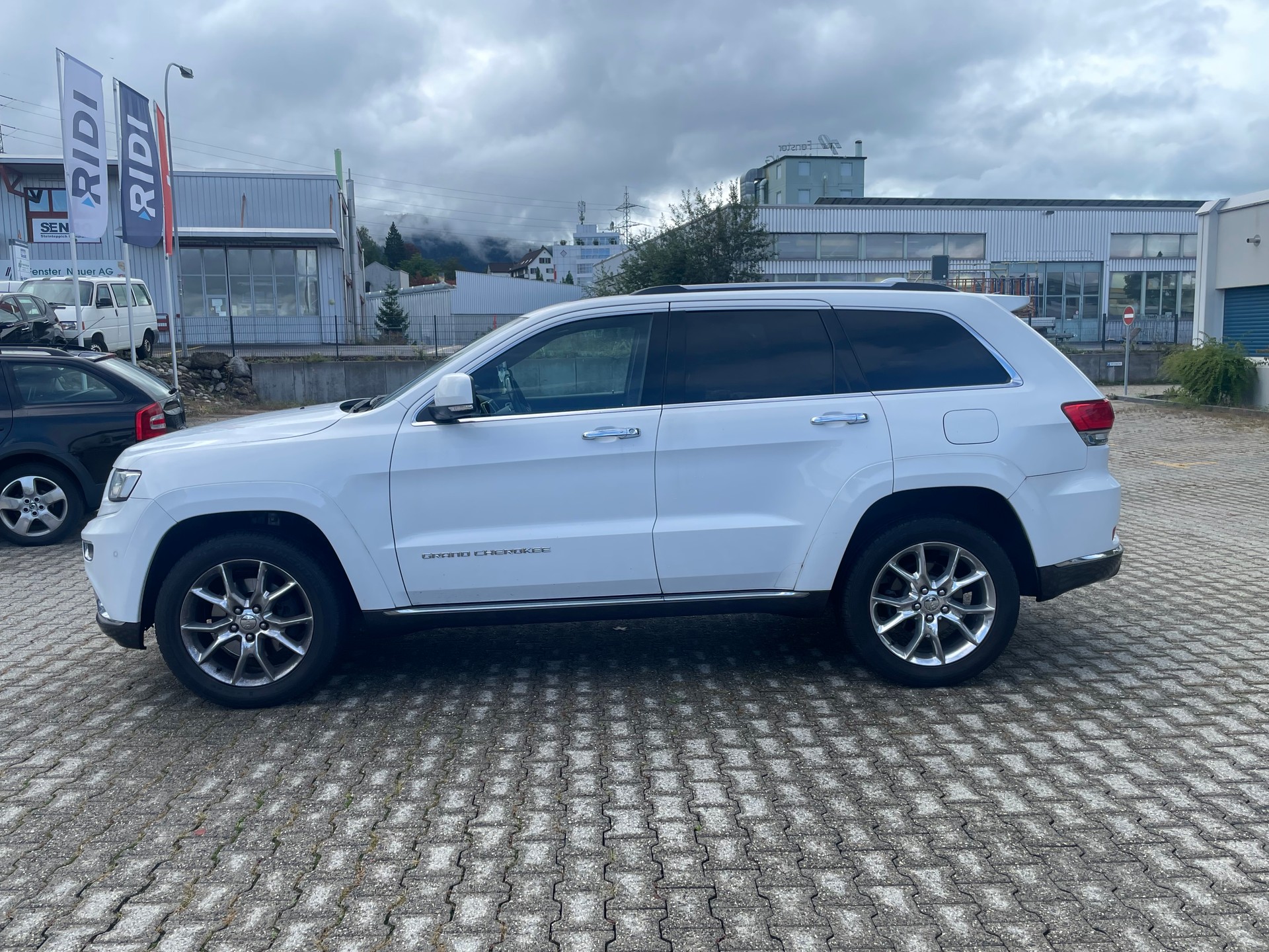 JEEP Grand Cherokee 3.0 CRD Summit Automatic-image-2