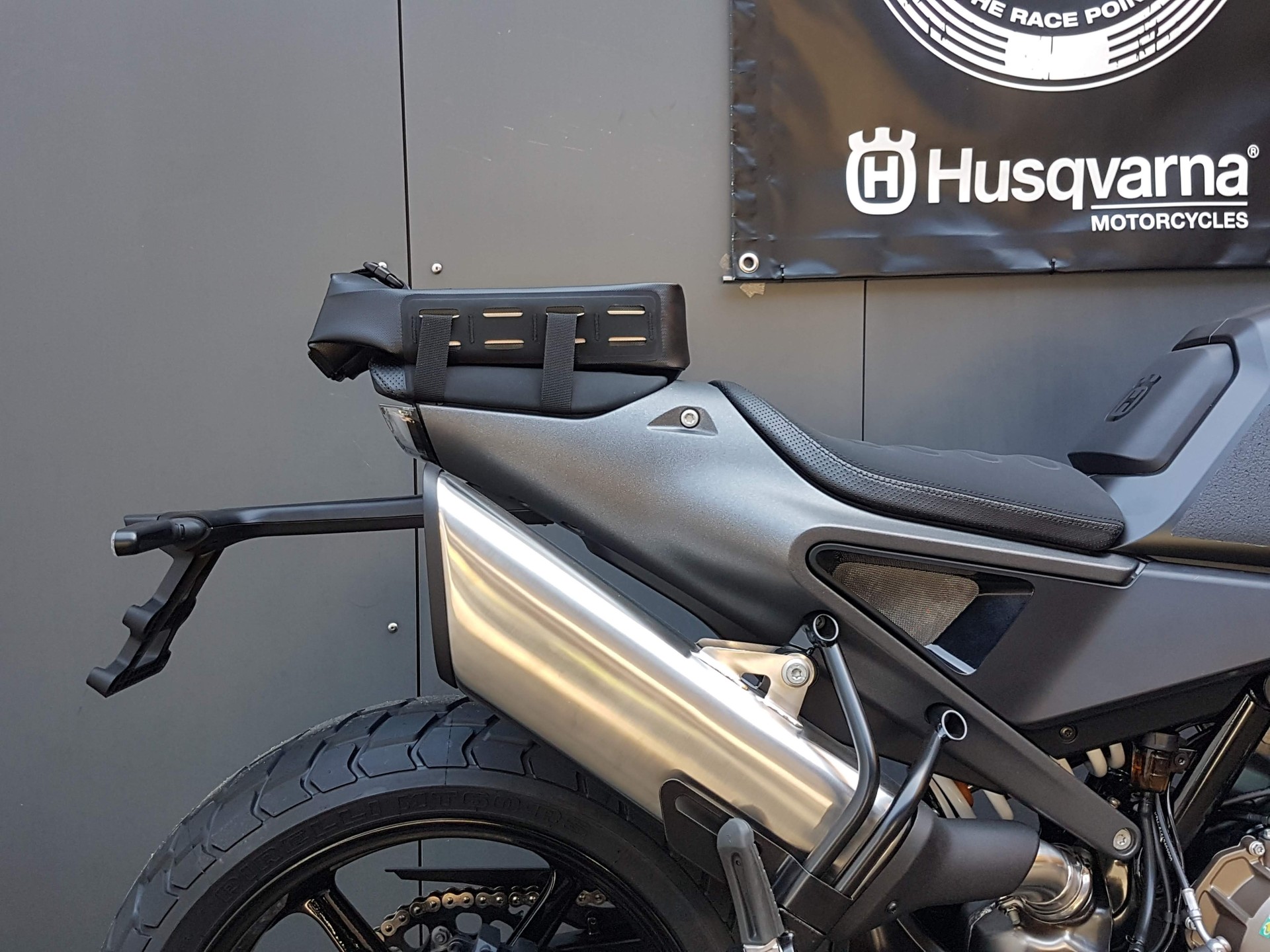 HUSQVARNA Svartpilen 801-showroom-element-2
