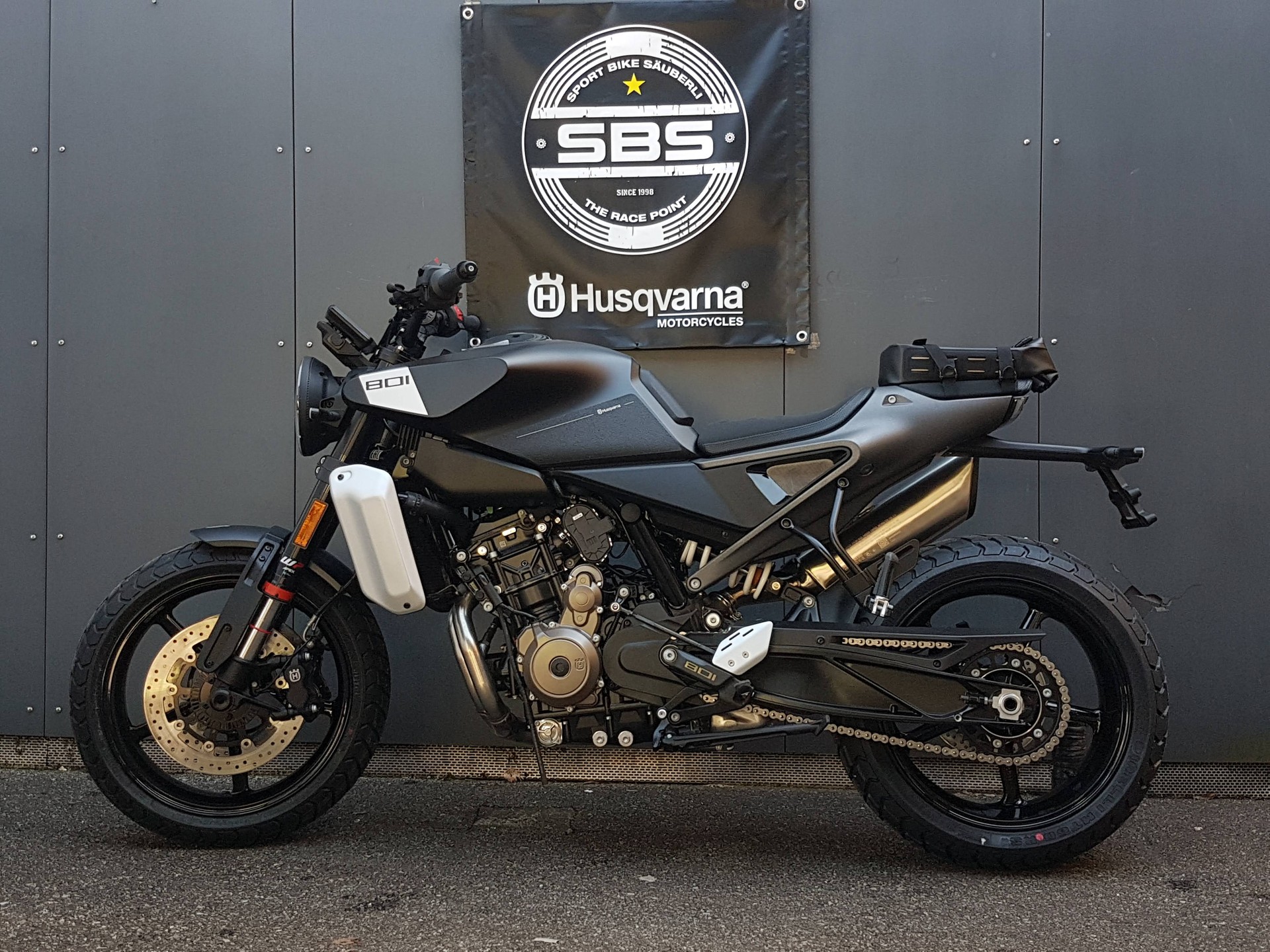 HUSQVARNA Svartpilen 801