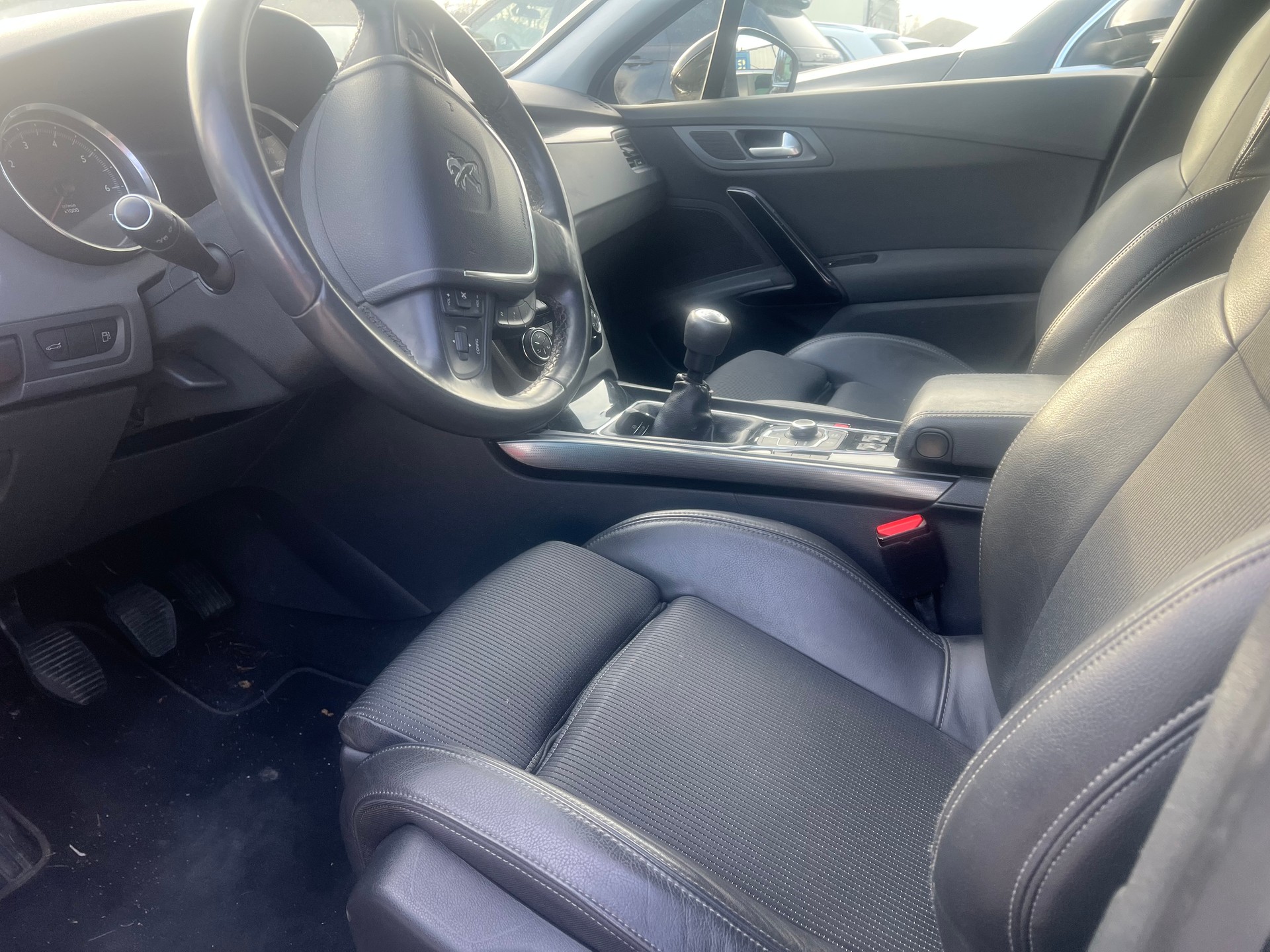 PEUGEOT 508 1.6 16V T Allure-image-5