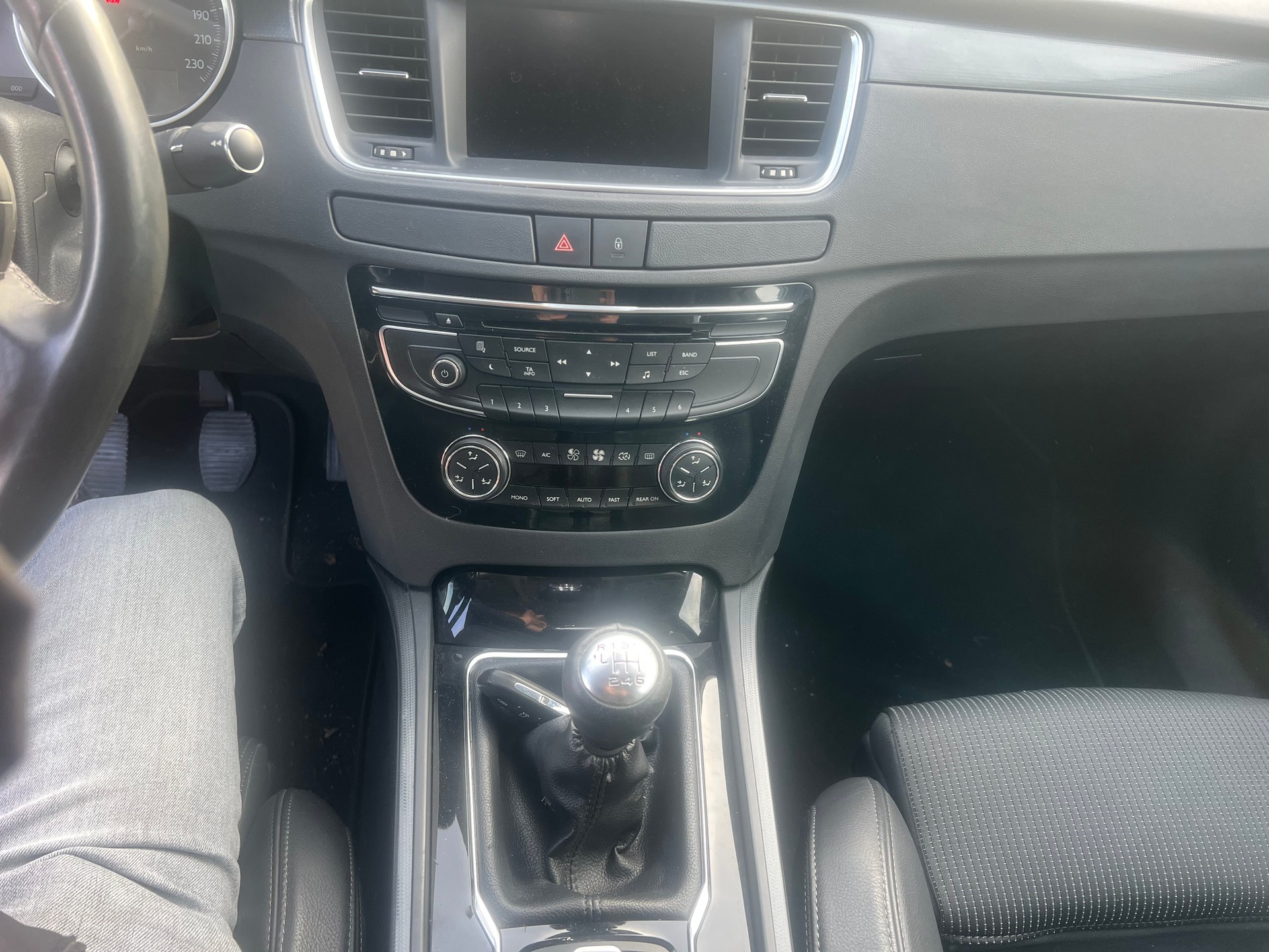 PEUGEOT 508 1.6 16V T Allure-image-6