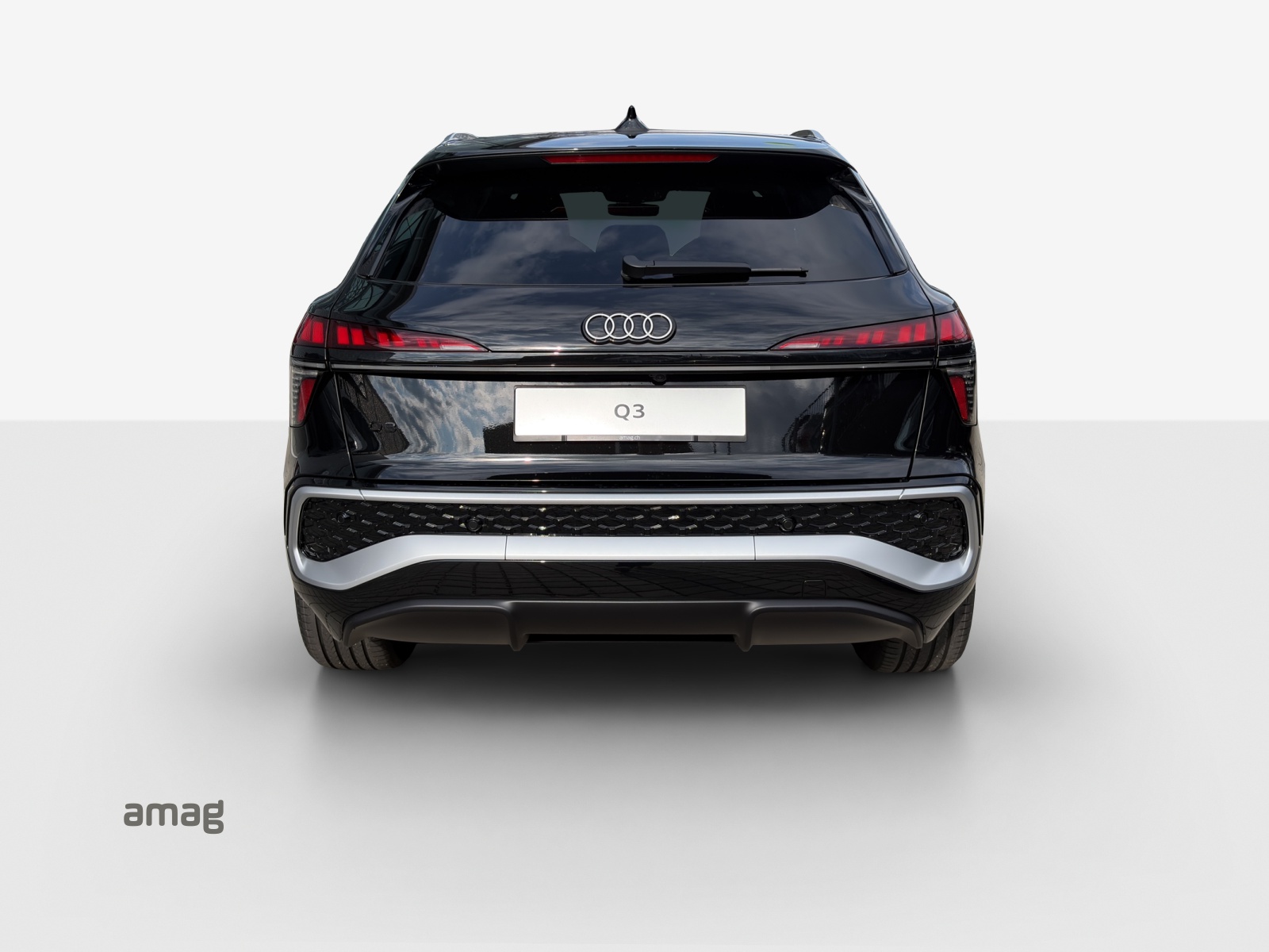 AUDI Q3 SUV 110 kW TFSI S tronic-image-3
