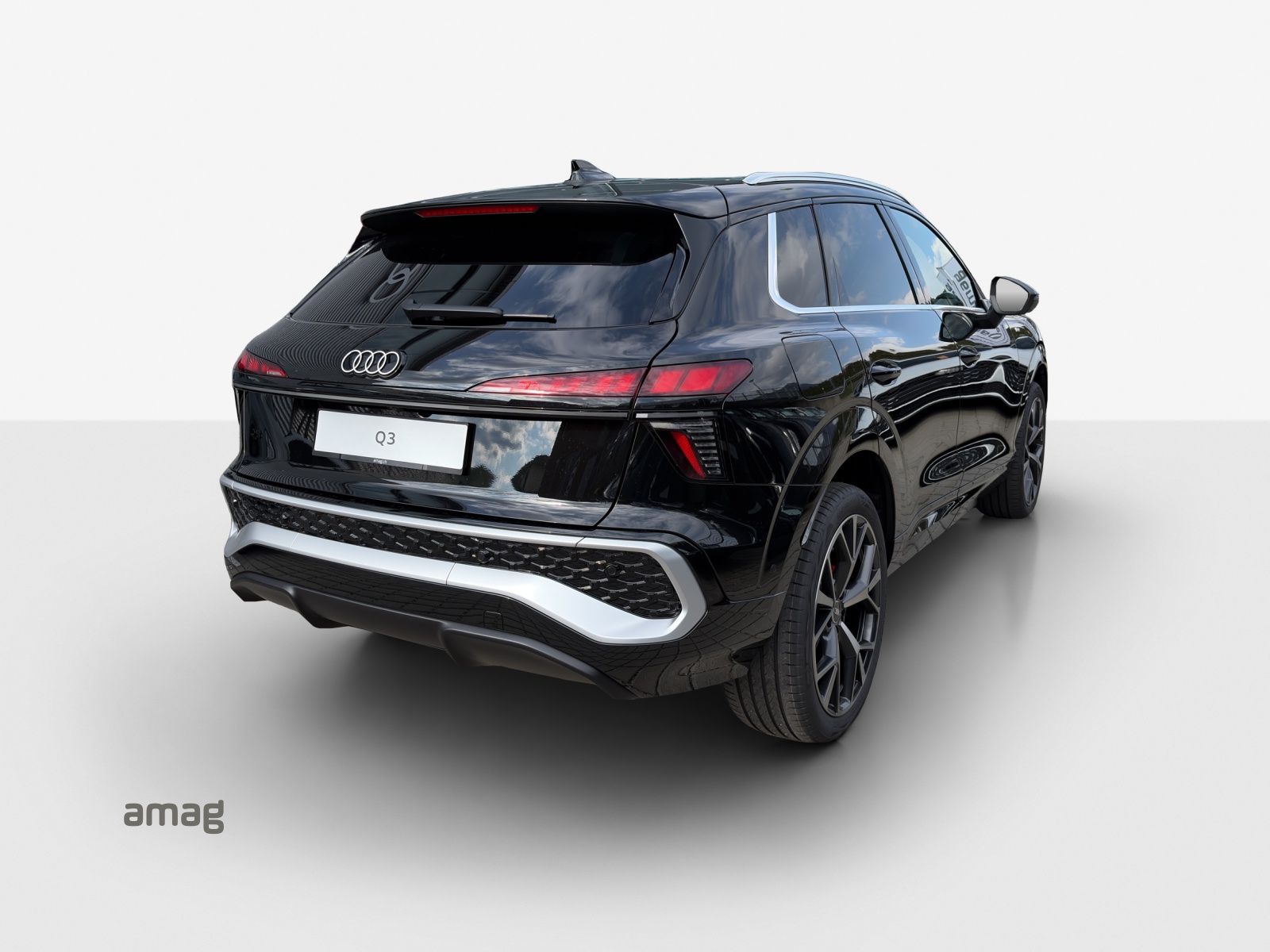 AUDI Q3 SUV 110 kW TFSI S tronic-image-4