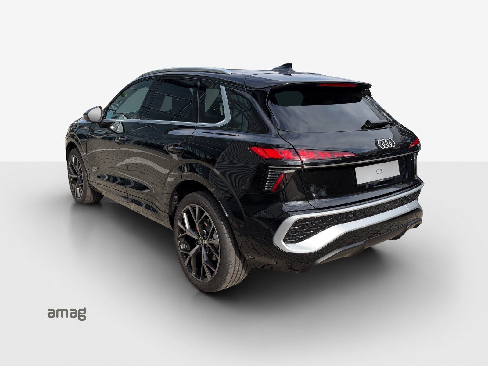 AUDI Q3 SUV 110 kW TFSI S tronic-image-2