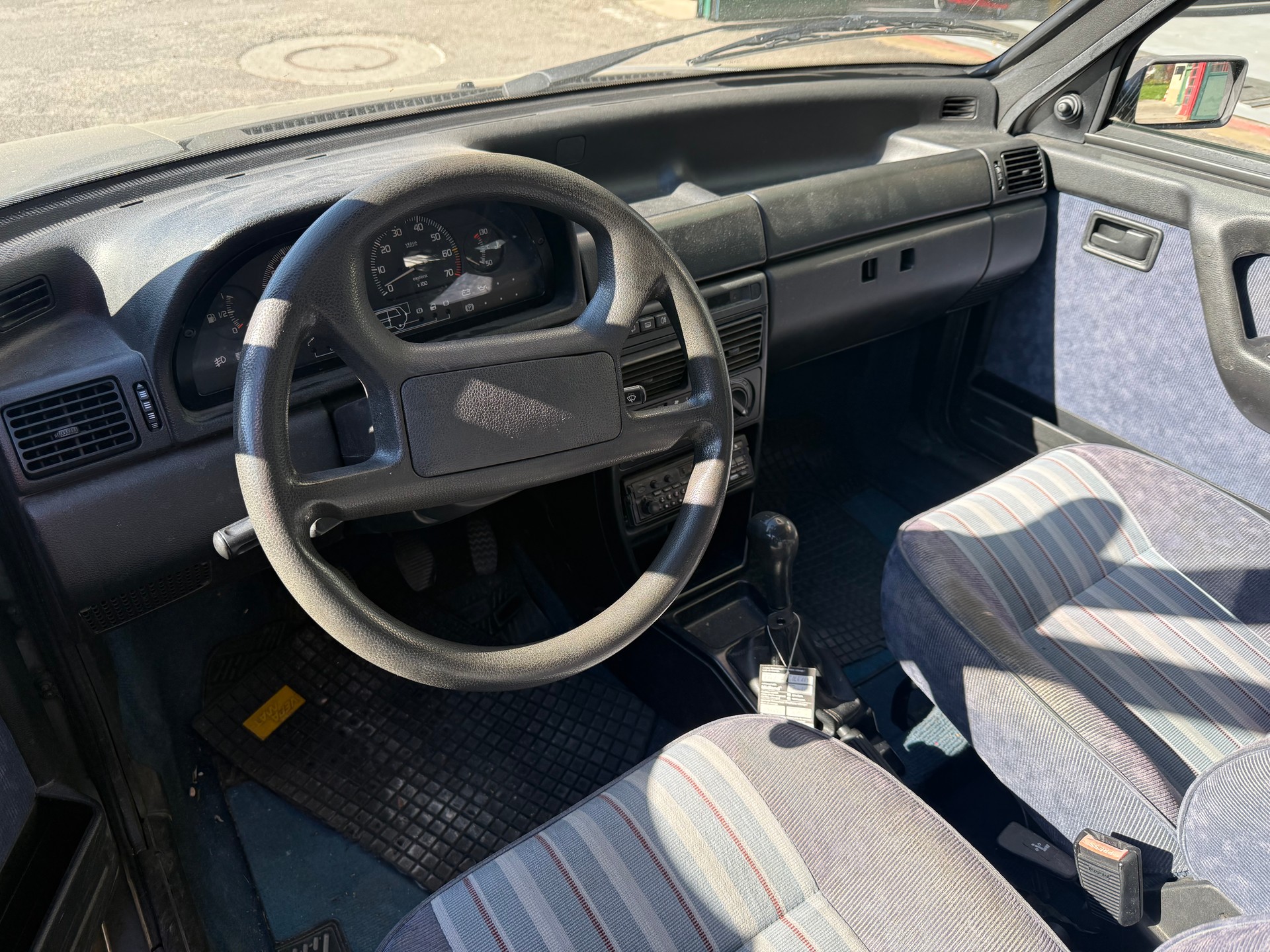 FIAT Uno 1.5 i.e. SX (75)-image-4