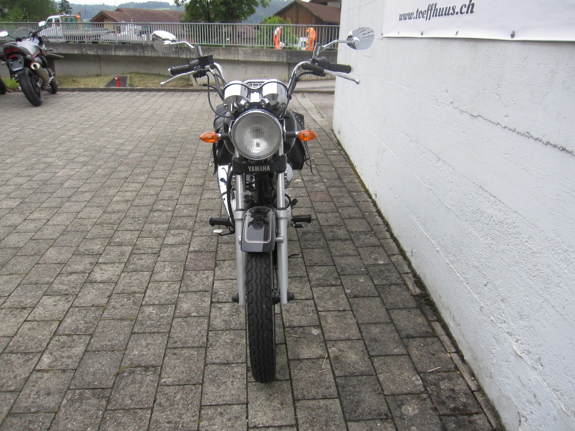 YAMAHA YBR 125 Custom-showroom-element-2