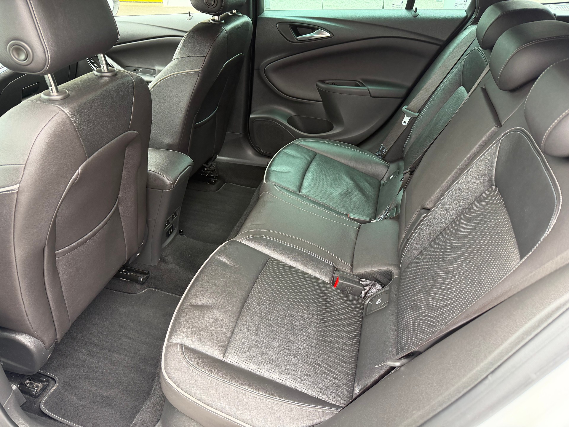OPEL Astra Sports Tourer 1.6 CDTi BiTurbo Excellence-image-8