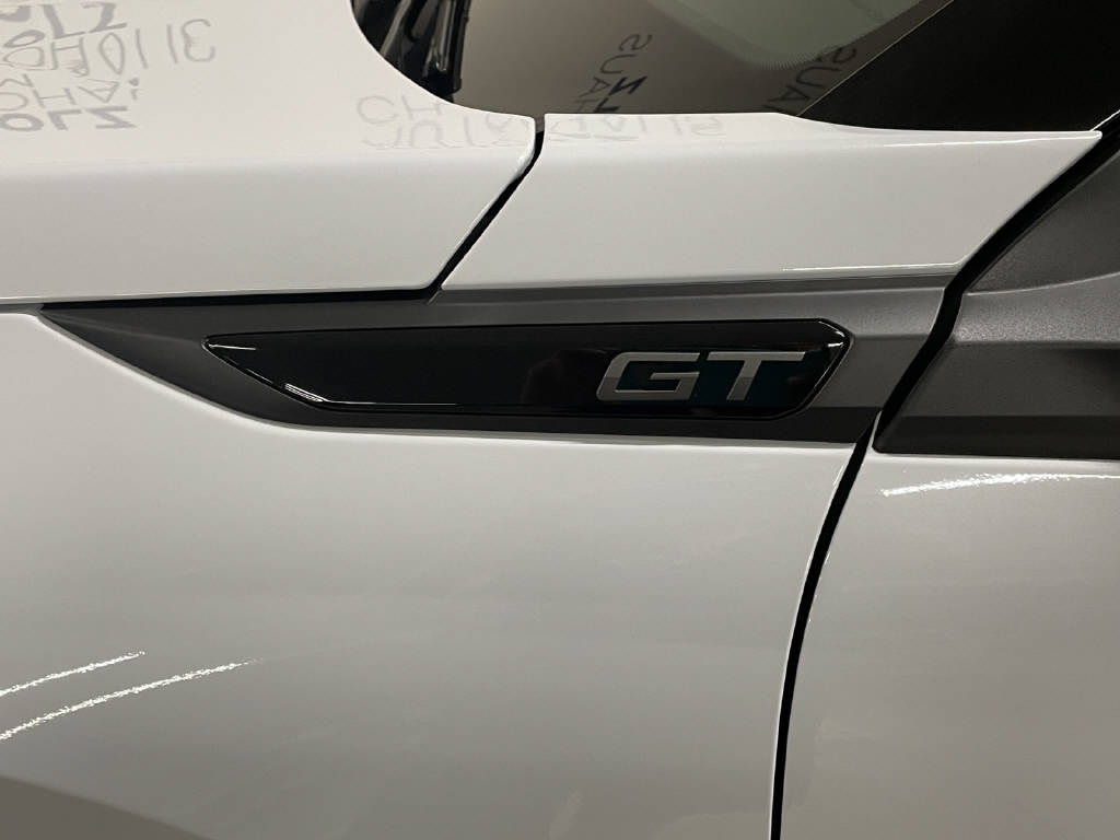 PEUGEOT 2008 1.2 Hybrid 145 GT-image-14