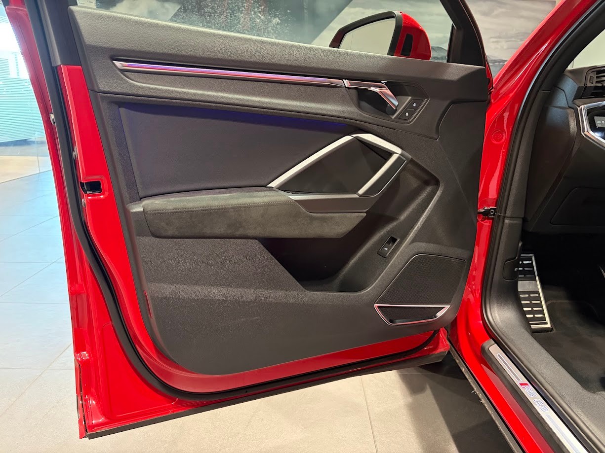 AUDI RS Q3 Sportback quattro S tronic-image-2