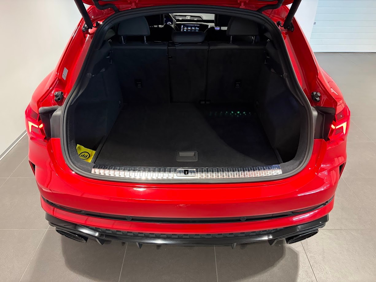 AUDI RS Q3 Sportback quattro S tronic-image-12