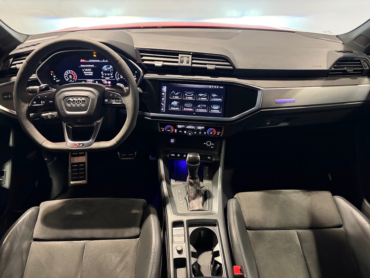 AUDI RS Q3 Sportback quattro S tronic-image-11