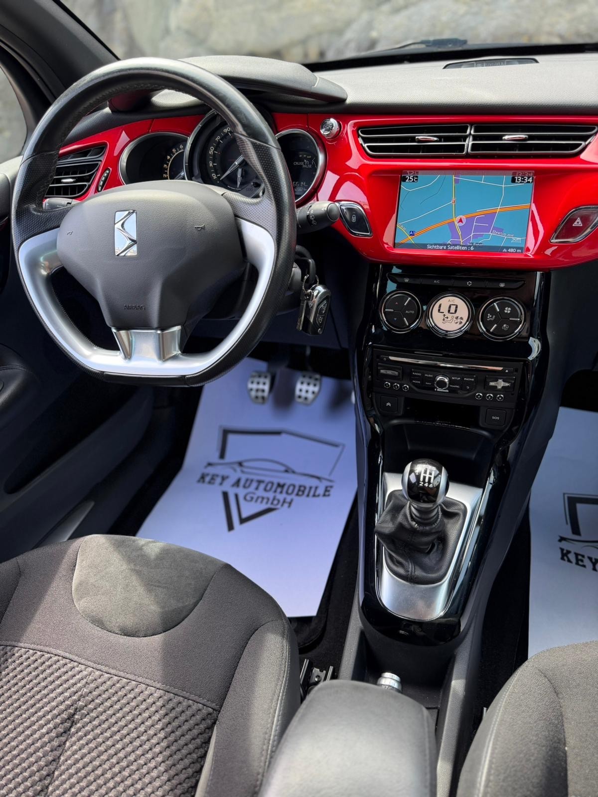 DS AUTOMOBILES DS3 1.6 THP Red Edition-image-9