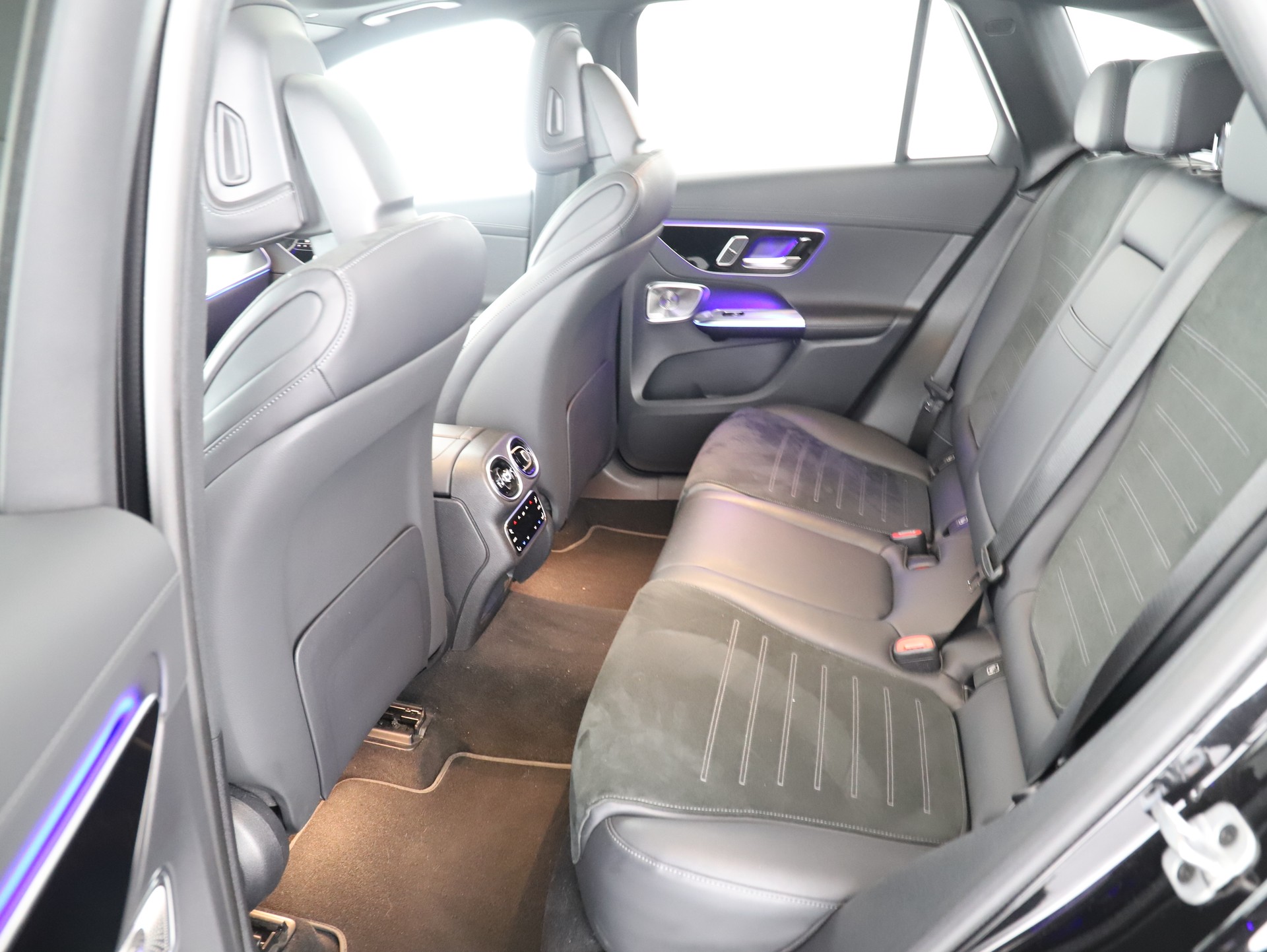 MERCEDES-BENZ GLC 300 e 4M 9G-Tronic-image-11