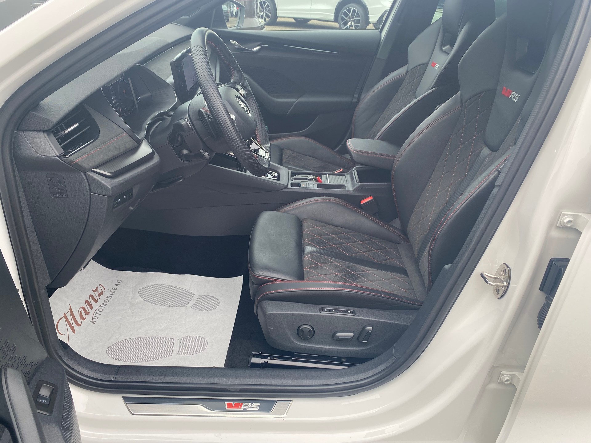 SKODA Octavia Limousine 2.0TSI 245PS RS Edition DSG **Top-Ausstattung**-image-5