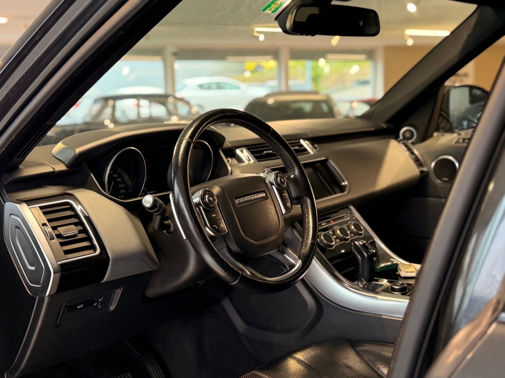 LAND ROVER Range Rover Sport 3.0 SDV6 SE Automatic 7-Sitzer-image-12