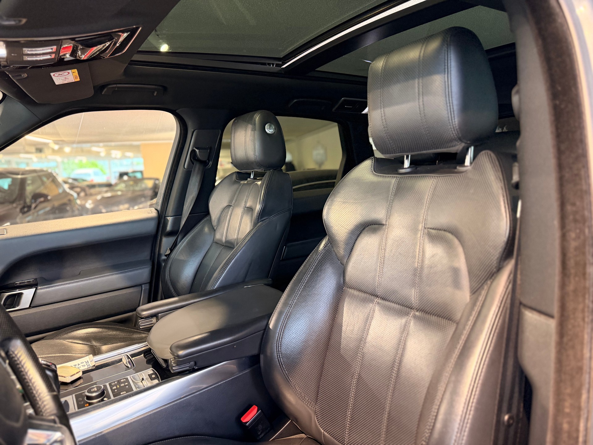 LAND ROVER Range Rover Sport 3.0 SDV6 SE Automatic 7-Sitzer-image-11