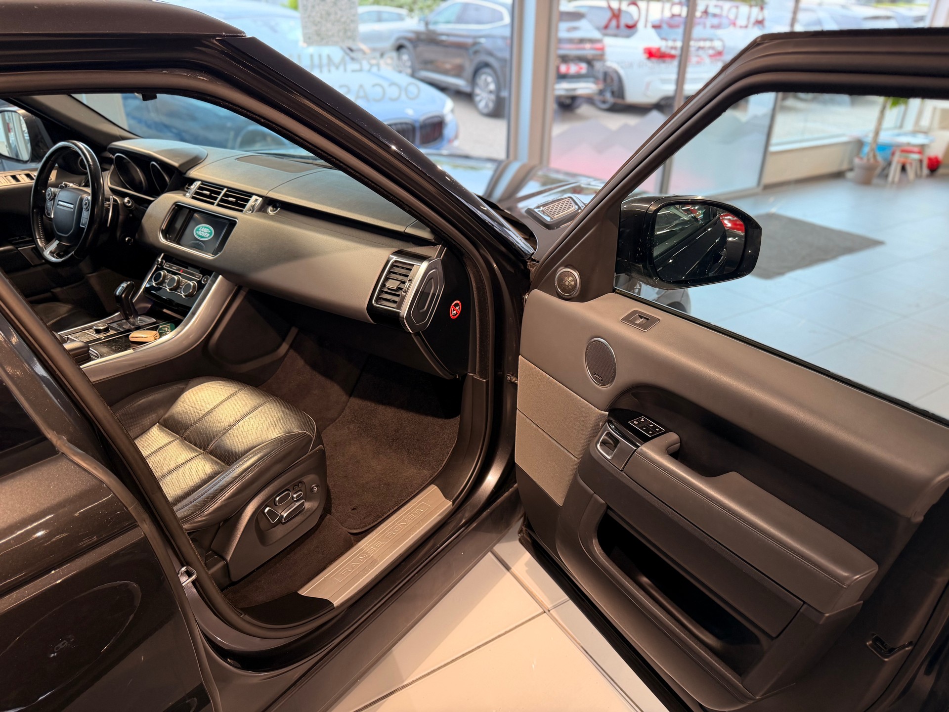 LAND ROVER Range Rover Sport 3.0 SDV6 SE Automatic 7-Sitzer-image-23