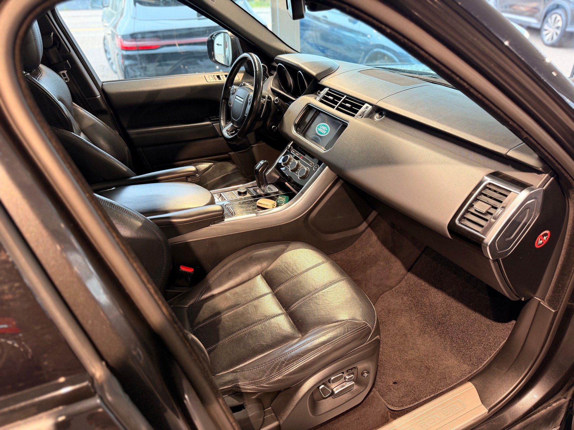 LAND ROVER Range Rover Sport 3.0 SDV6 SE Automatic 7-Sitzer-image-24