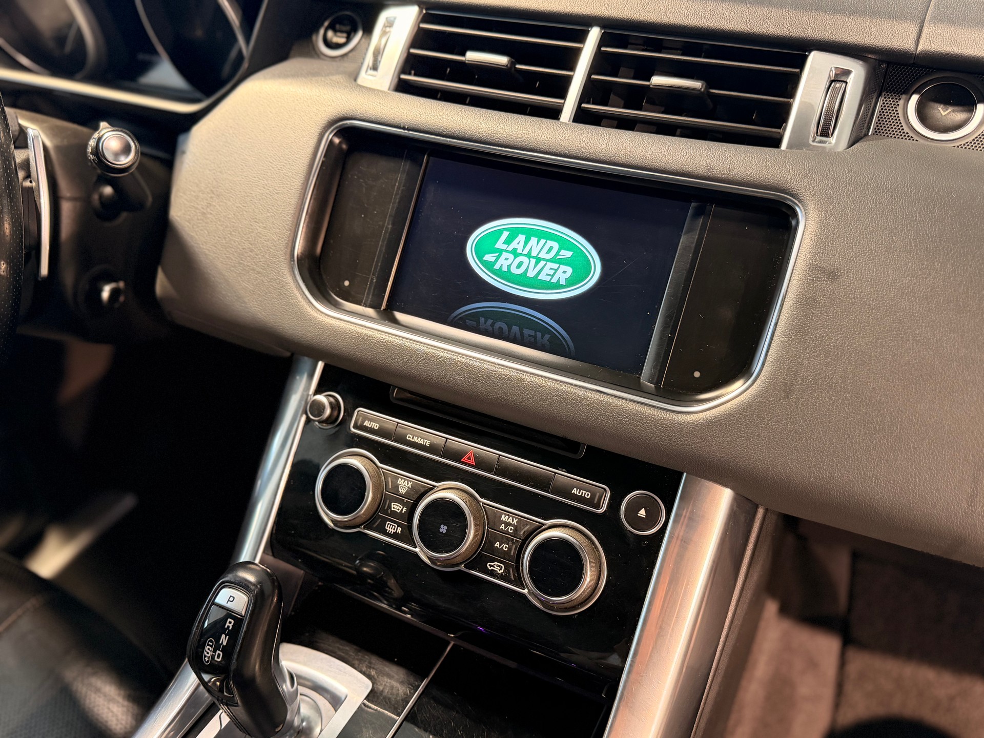 LAND ROVER Range Rover Sport 3.0 SDV6 SE Automatic 7-Sitzer-image-28