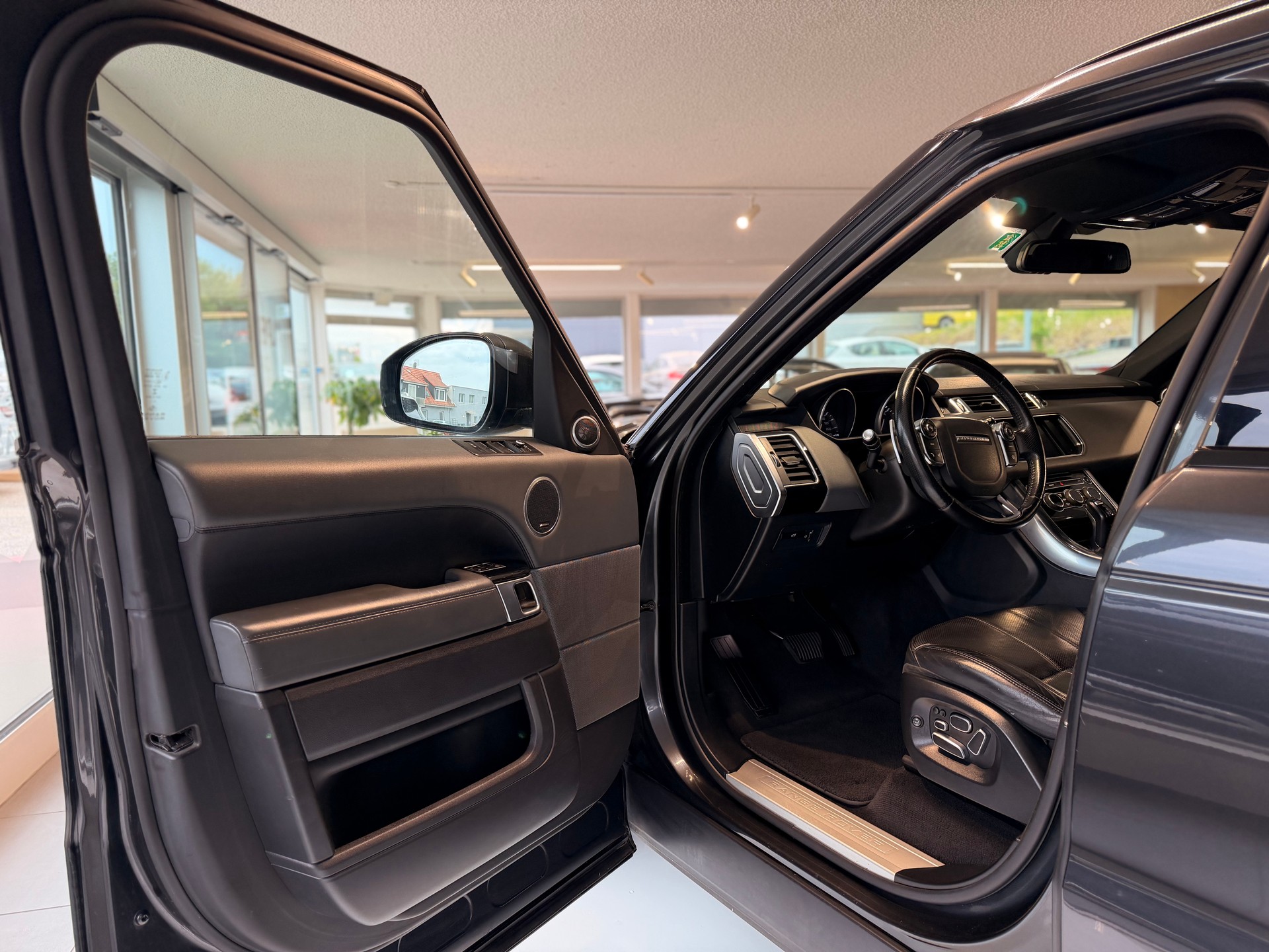 LAND ROVER Range Rover Sport 3.0 SDV6 SE Automatic 7-Sitzer-image-8