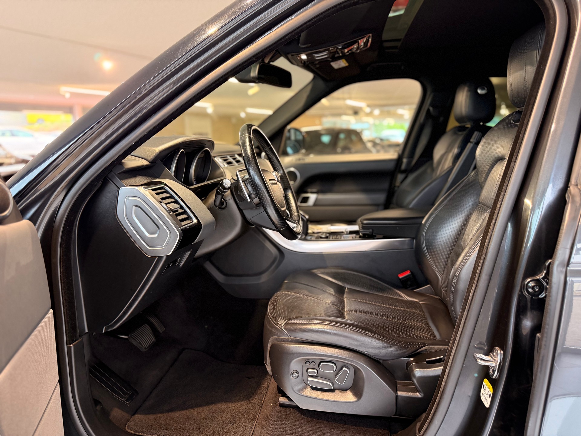 LAND ROVER Range Rover Sport 3.0 SDV6 SE Automatic 7-Sitzer-image-10