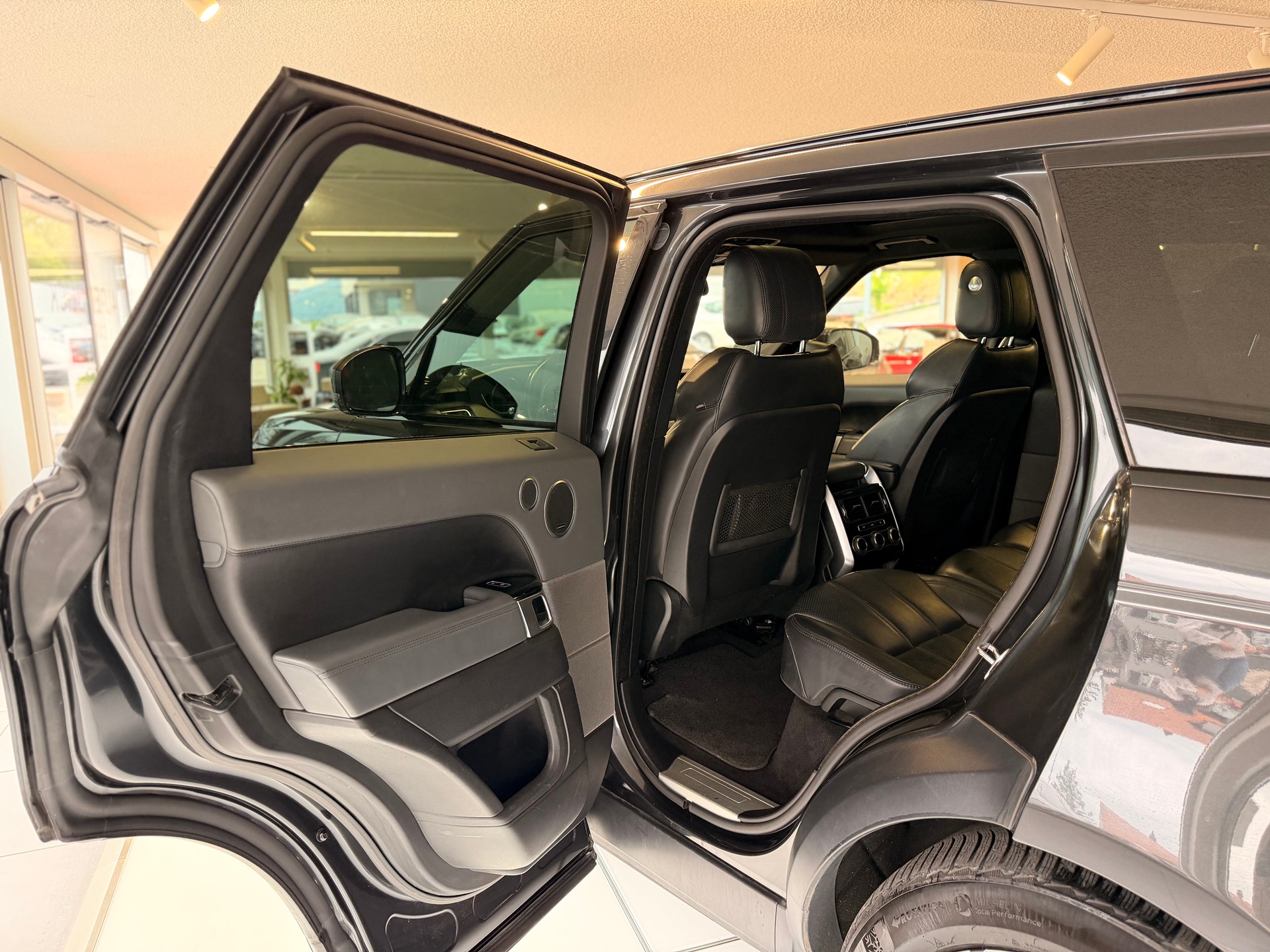 LAND ROVER Range Rover Sport 3.0 SDV6 SE Automatic 7-Sitzer-image-14