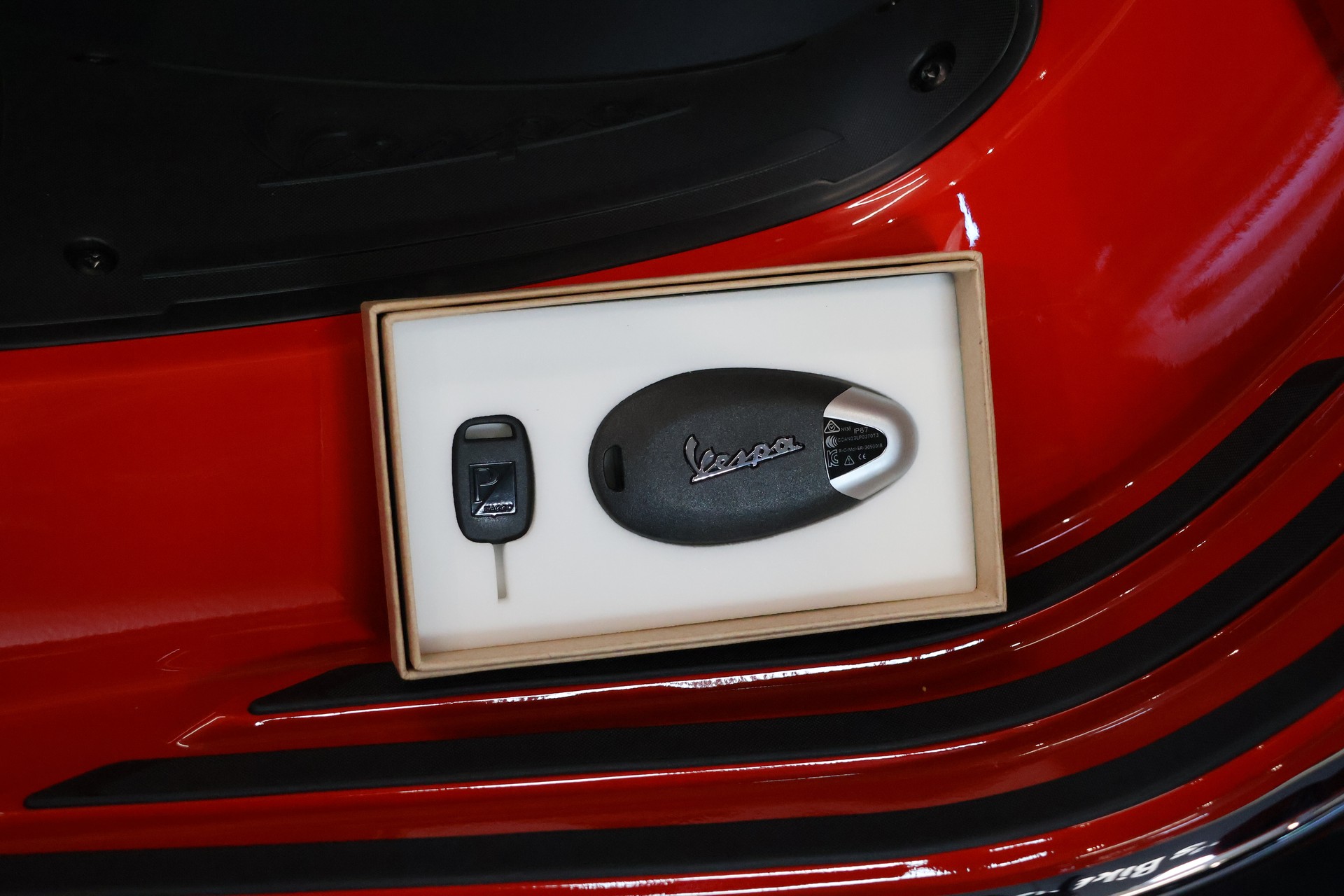 PIAGGIO Vespa Primavera 125 RED E5+ MY26 (4 Jahre Garantie)-image-7