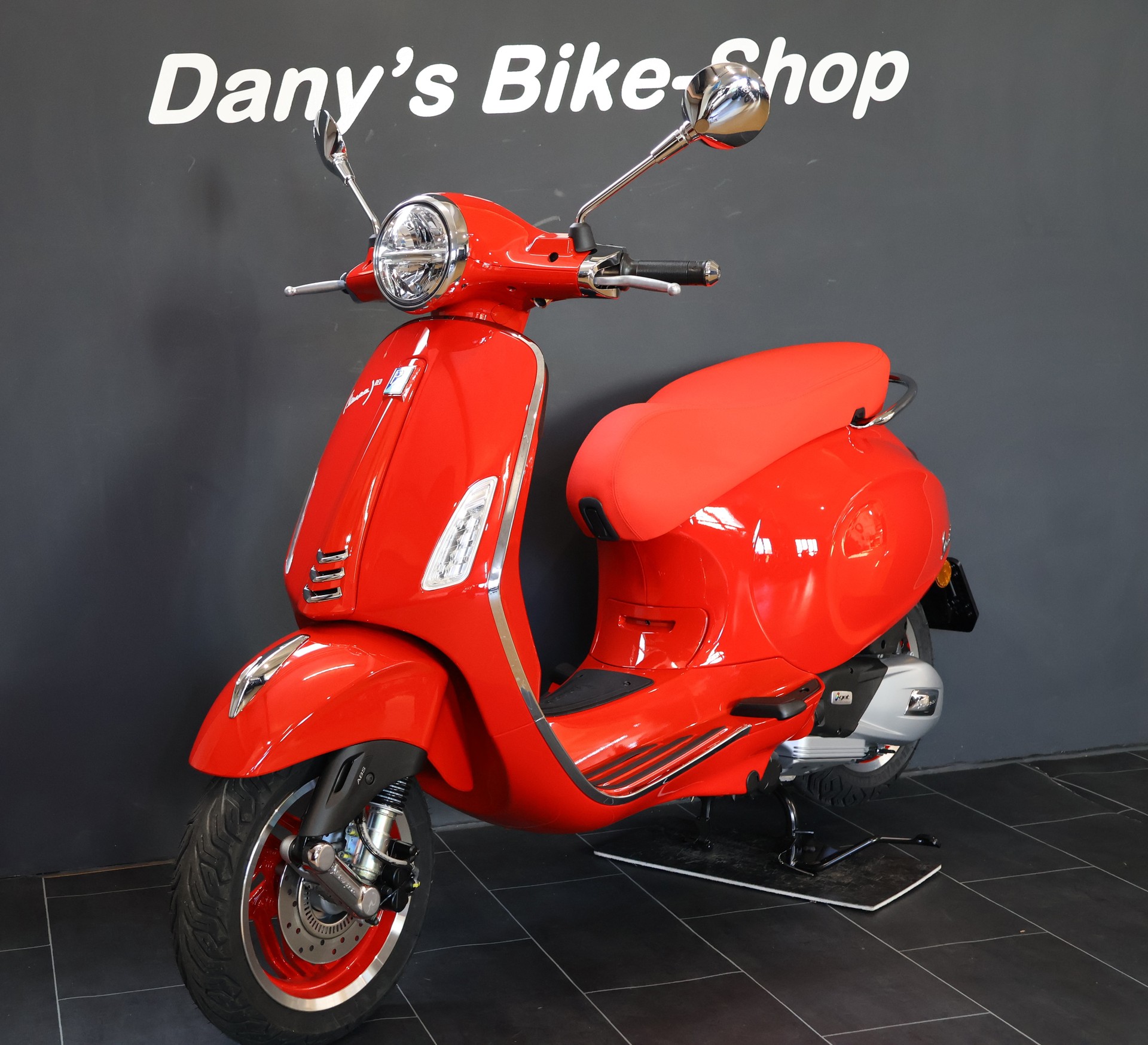PIAGGIO Vespa Primavera 125 RED E5+ MY26 (4 Jahre Garantie)-showroom-element-1