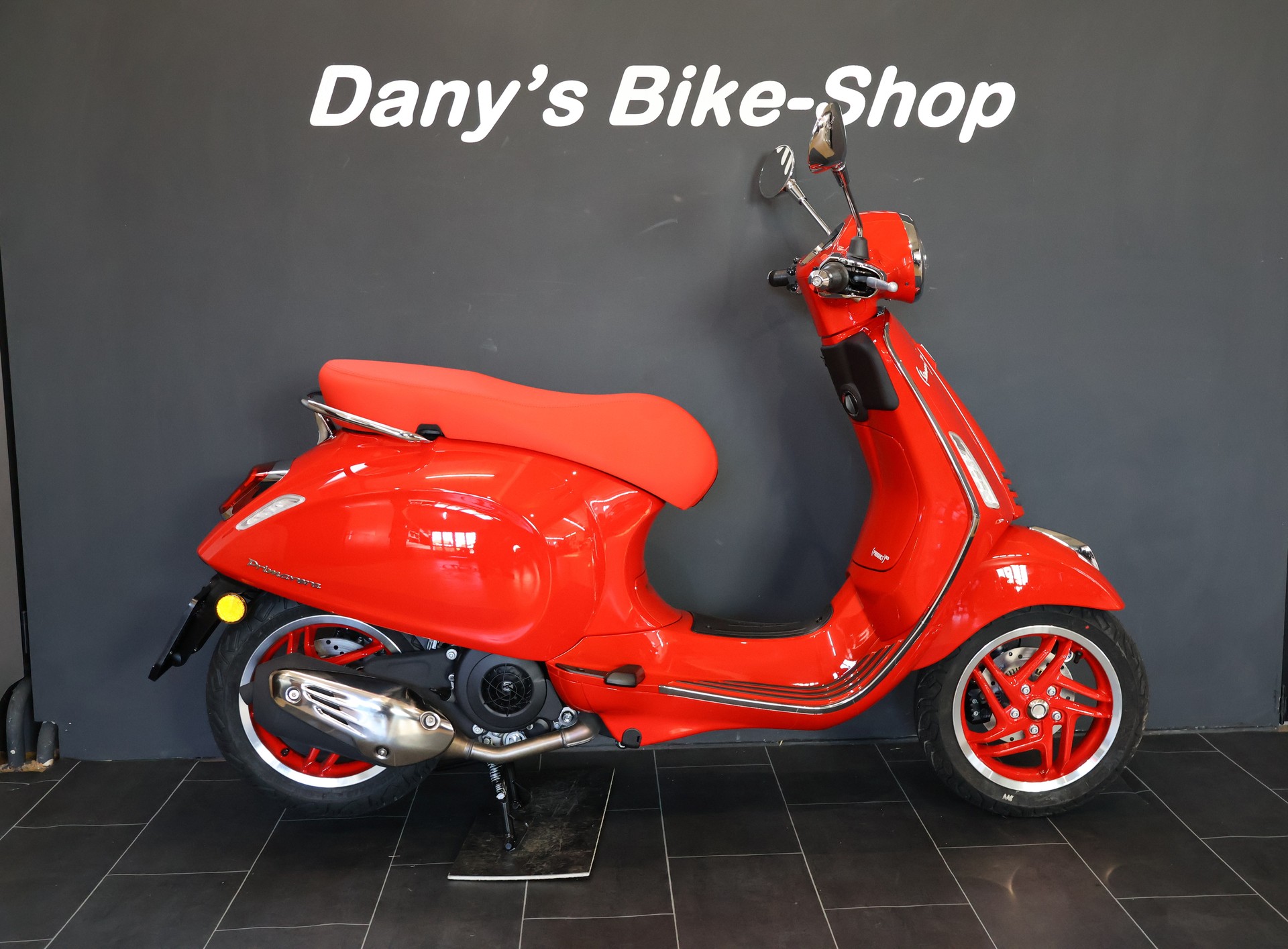 PIAGGIO Vespa Primavera 125 RED E5+ MY26 (4 Jahre Garantie)-showroom-element-2