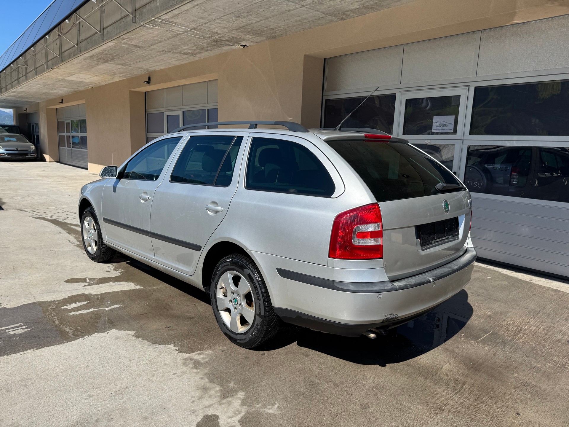 SKODA Octavia 1.9 TDI Swiss Adventure 4x4-image-3