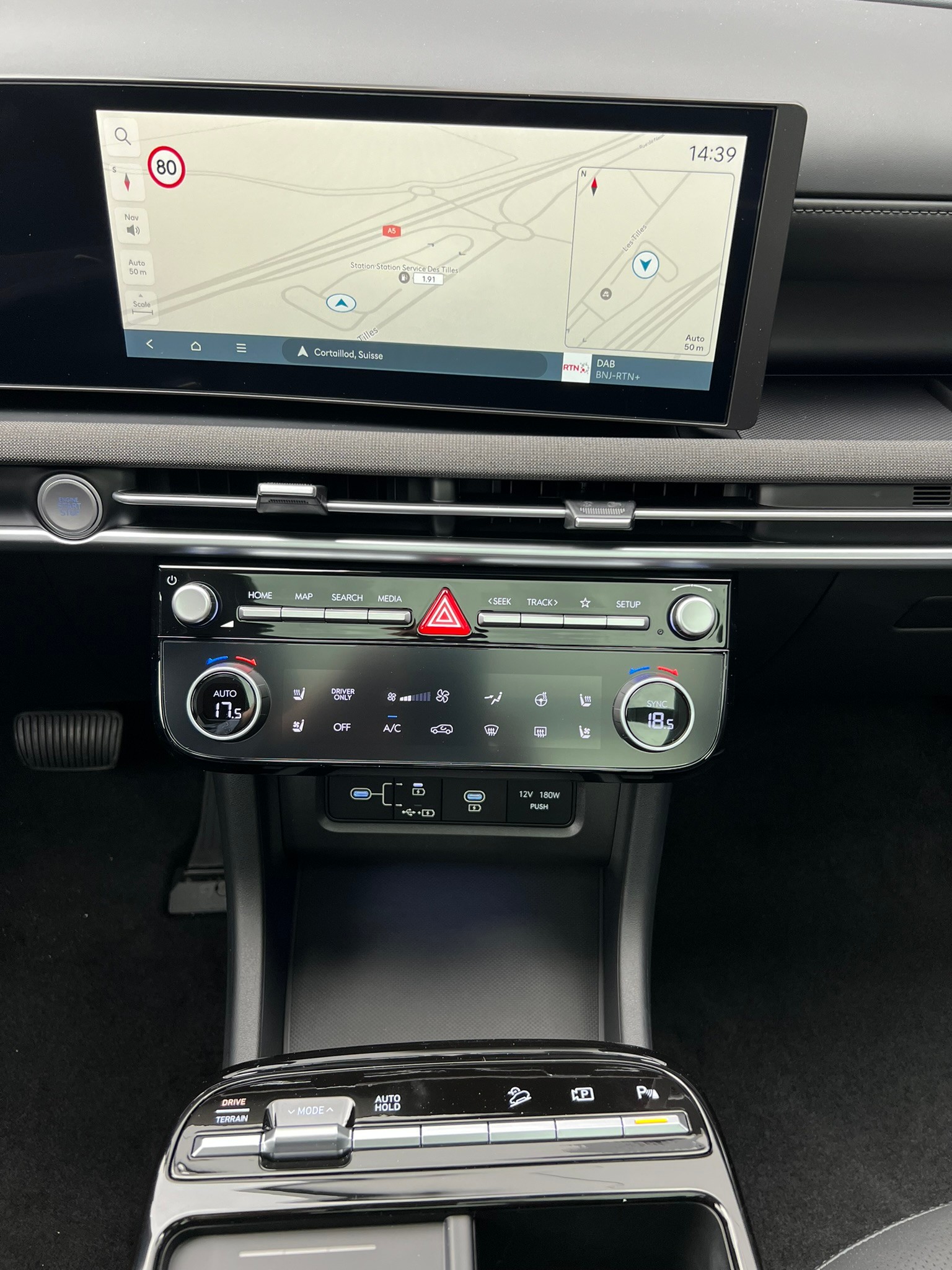 HYUNDAI Tucson 1.6 TGDI HEV Swiss Edition 4WD-image-13