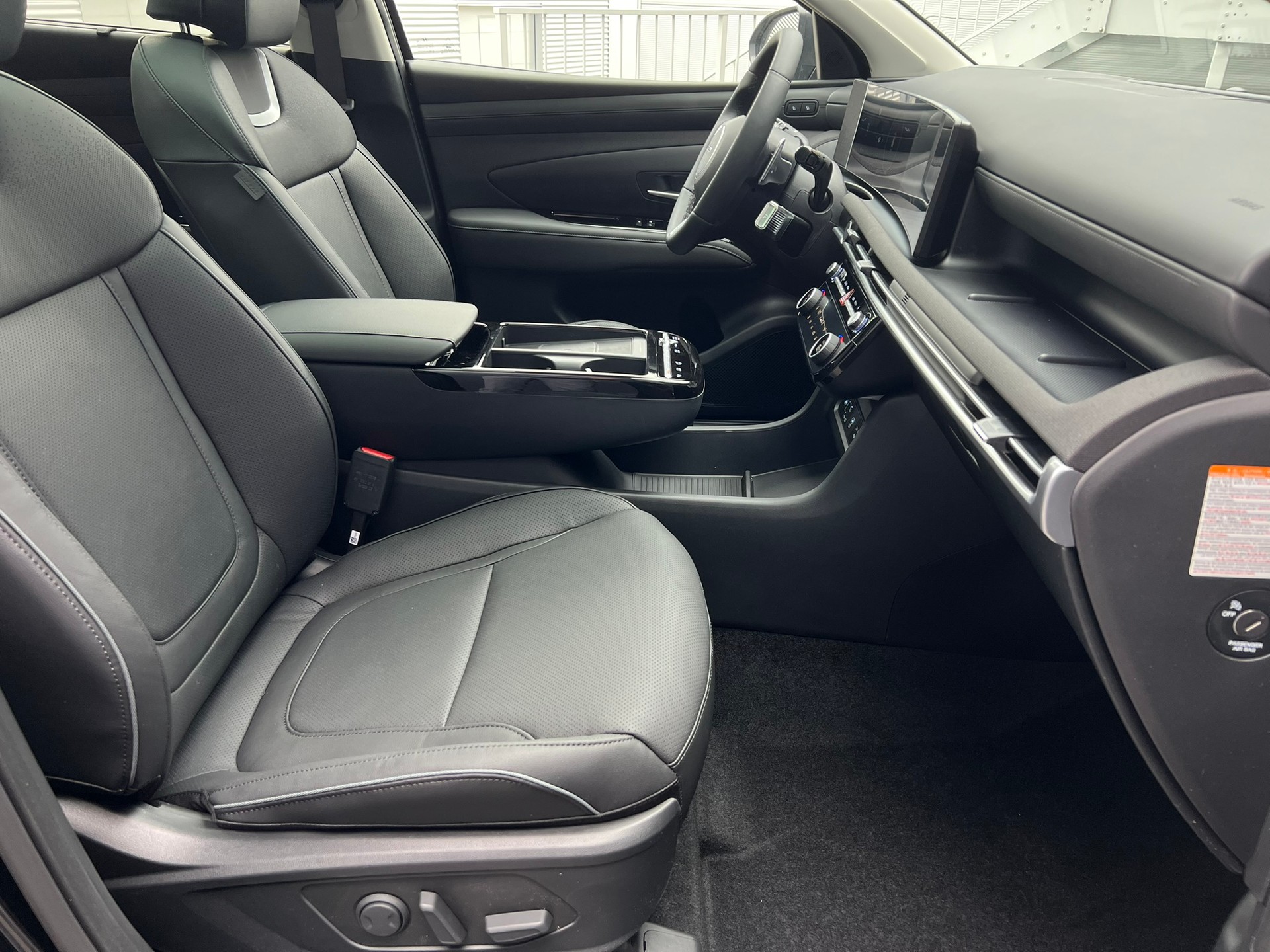 HYUNDAI Tucson 1.6 TGDI HEV Swiss Edition 4WD-image-7