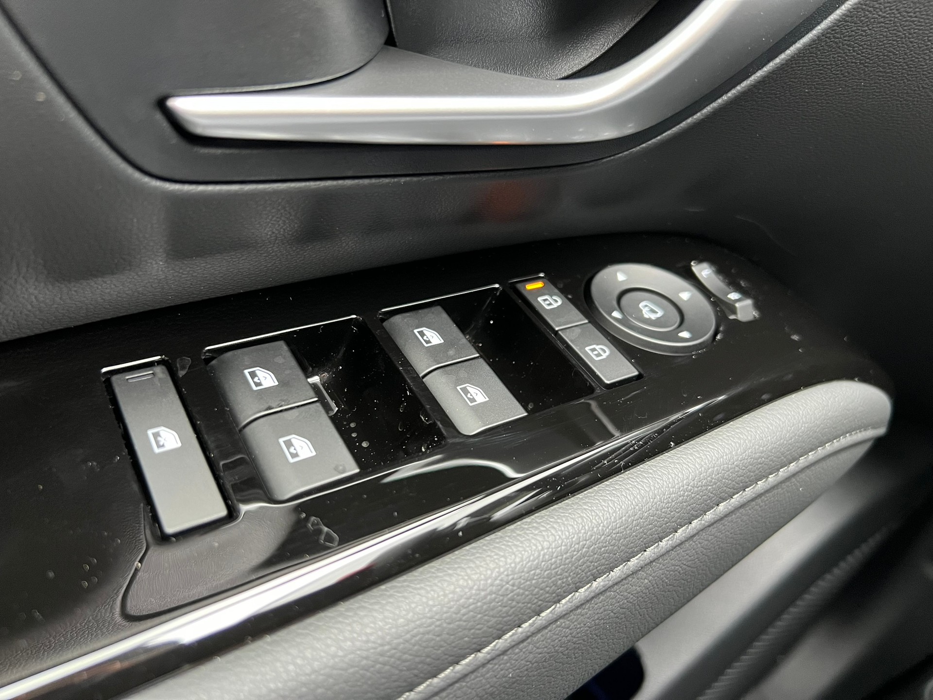 HYUNDAI Tucson 1.6 TGDI HEV Swiss Edition 4WD-image-16