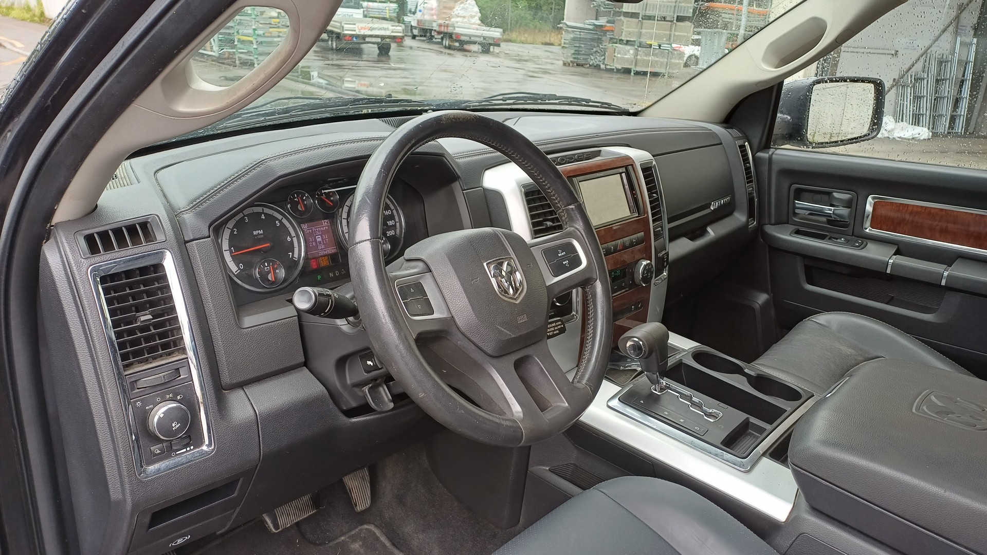 DODGE 5.7 V8 400Ps Laramie Hemmi-image-9
