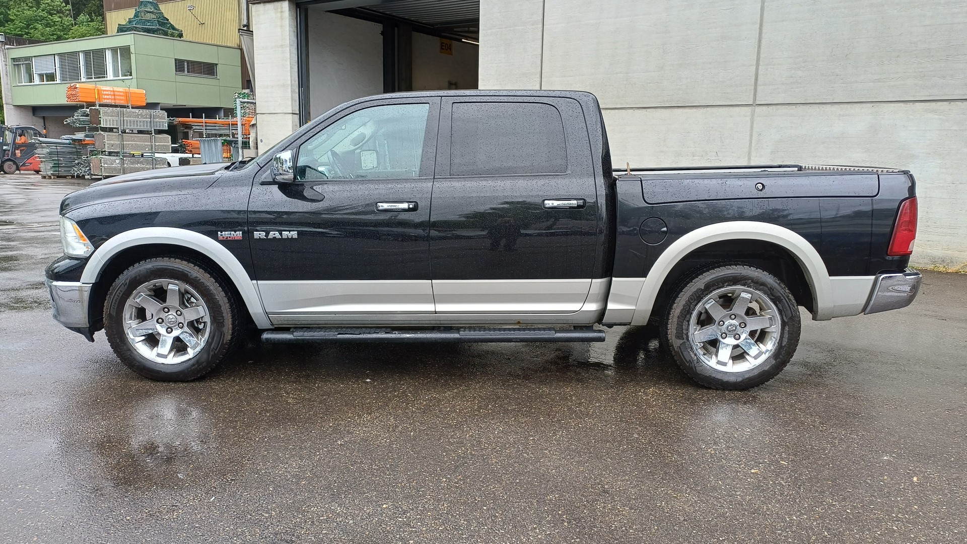 DODGE 5.7 V8 400Ps Laramie Hemmi-image-3