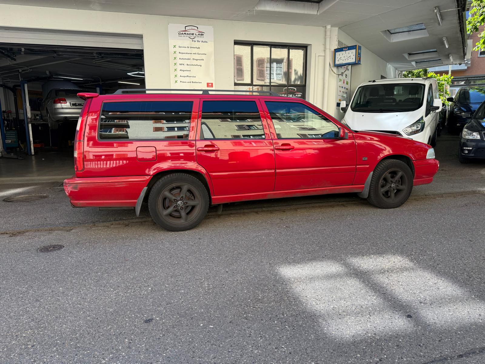 VOLVO V70 2.5 LPT AWD-image-2
