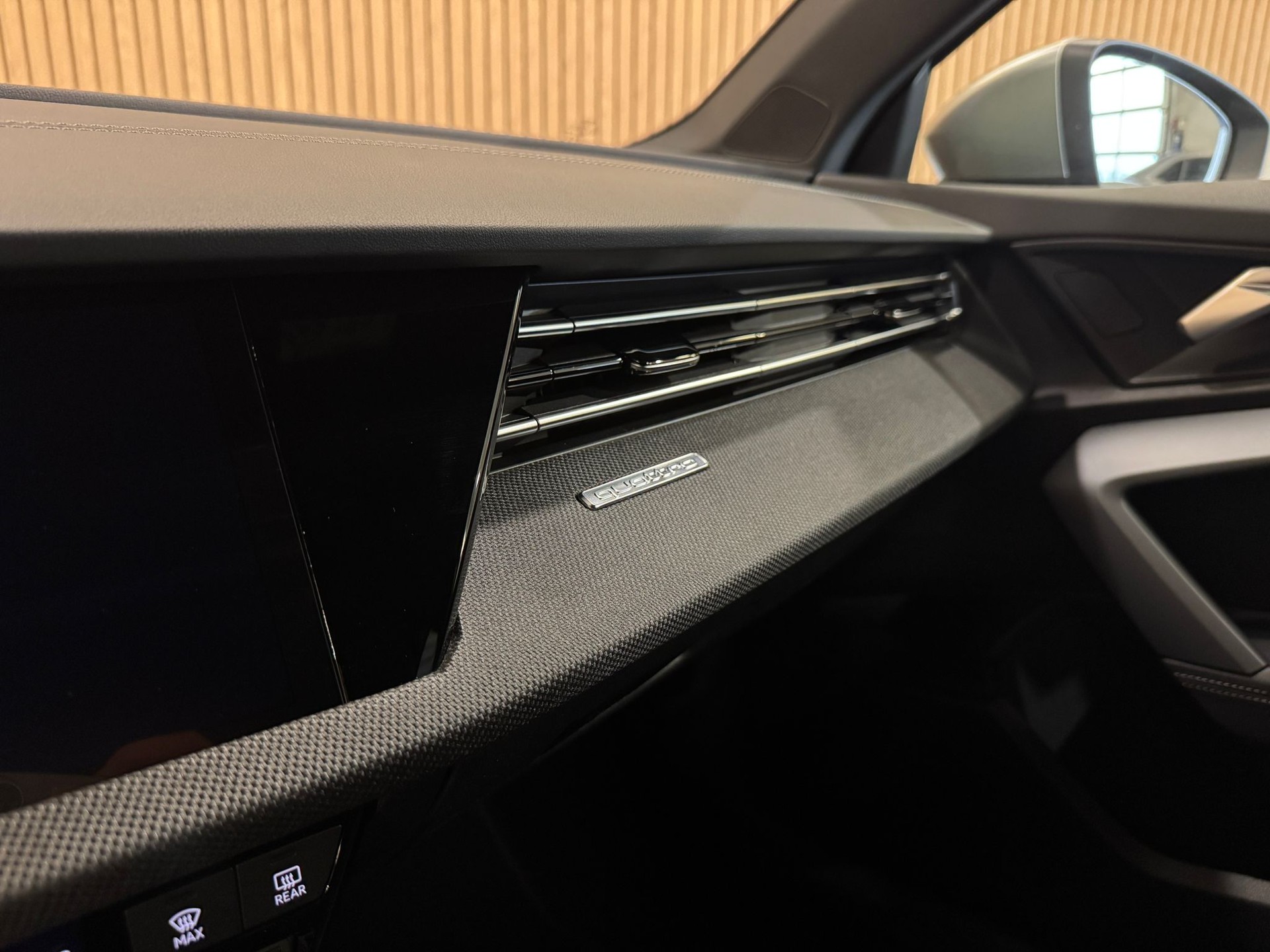 AUDI S3 Sportback TFSI quattro S-tronic-image-12