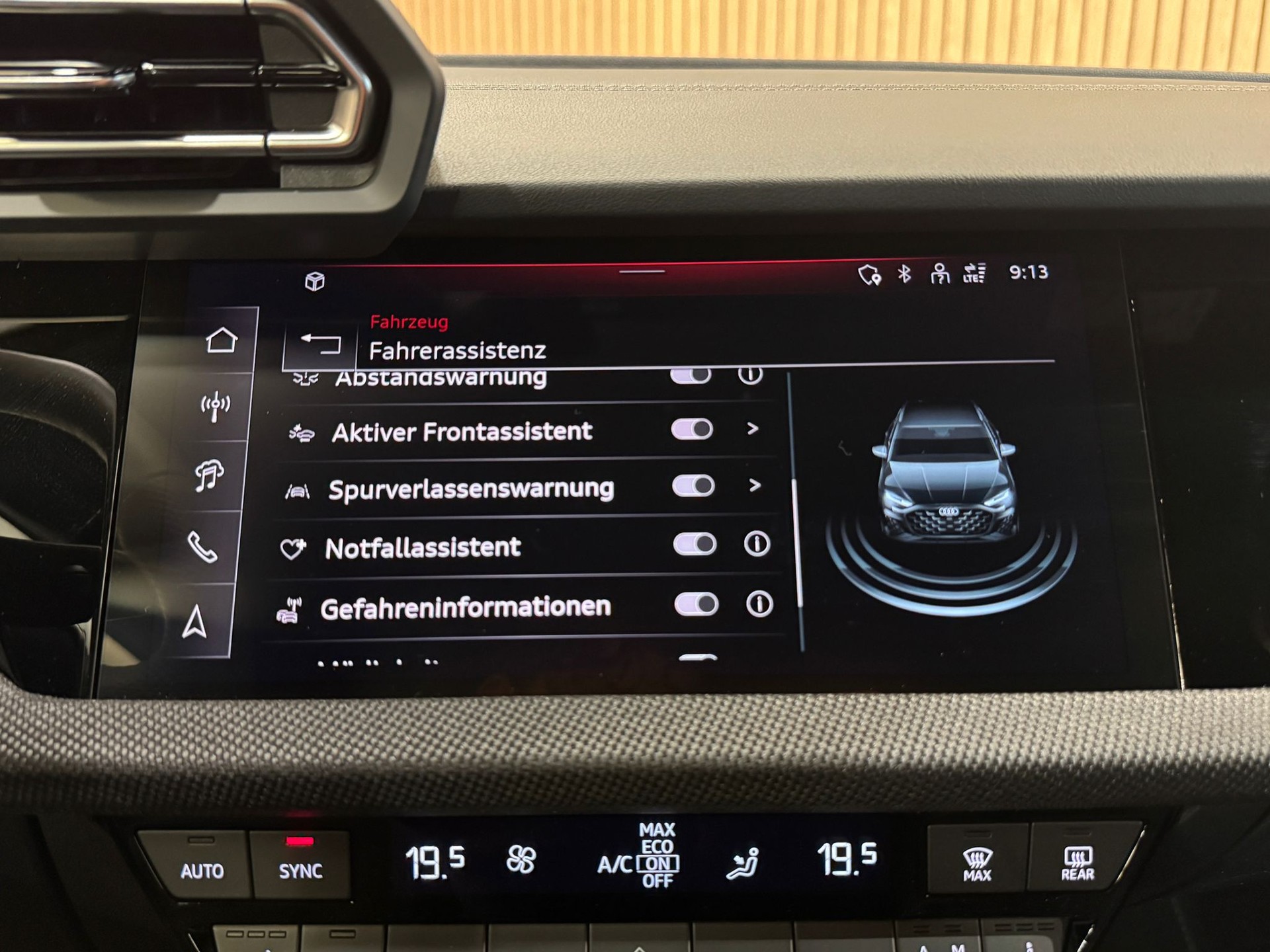 AUDI S3 Sportback TFSI quattro S-tronic-image-16