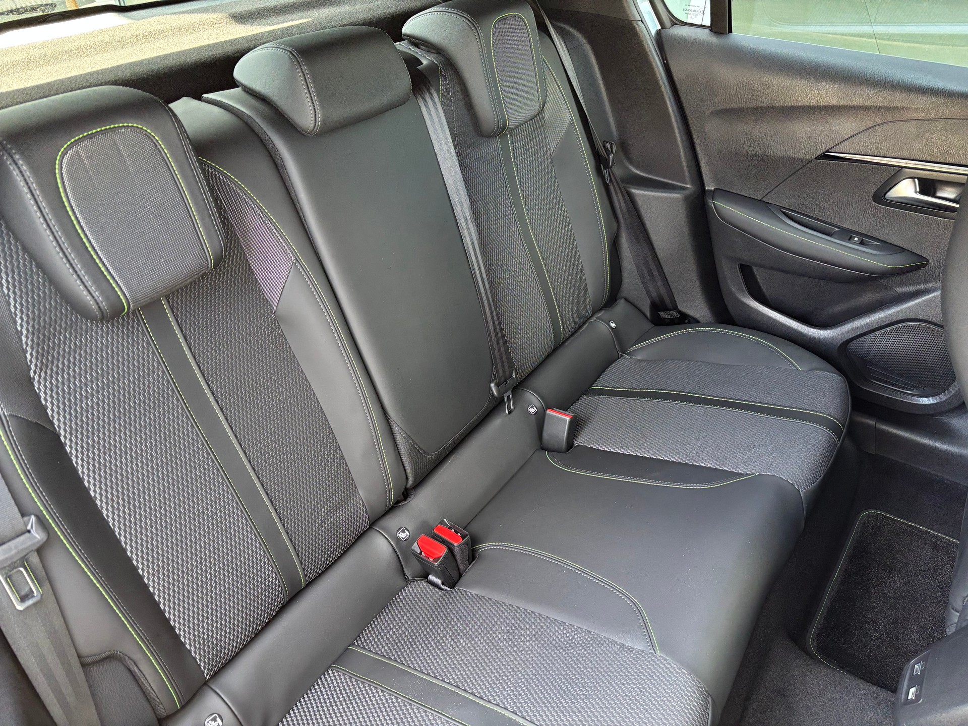 PEUGEOT 208 1.2 MHEV 145 GT-image-6