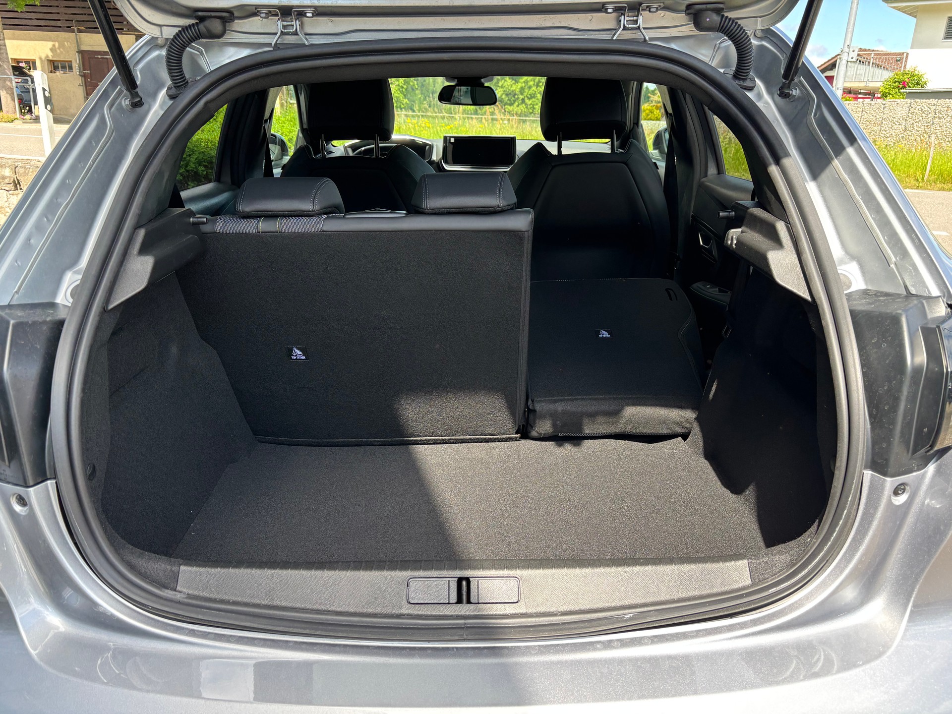 PEUGEOT 208 1.2 MHEV 145 GT-image-5