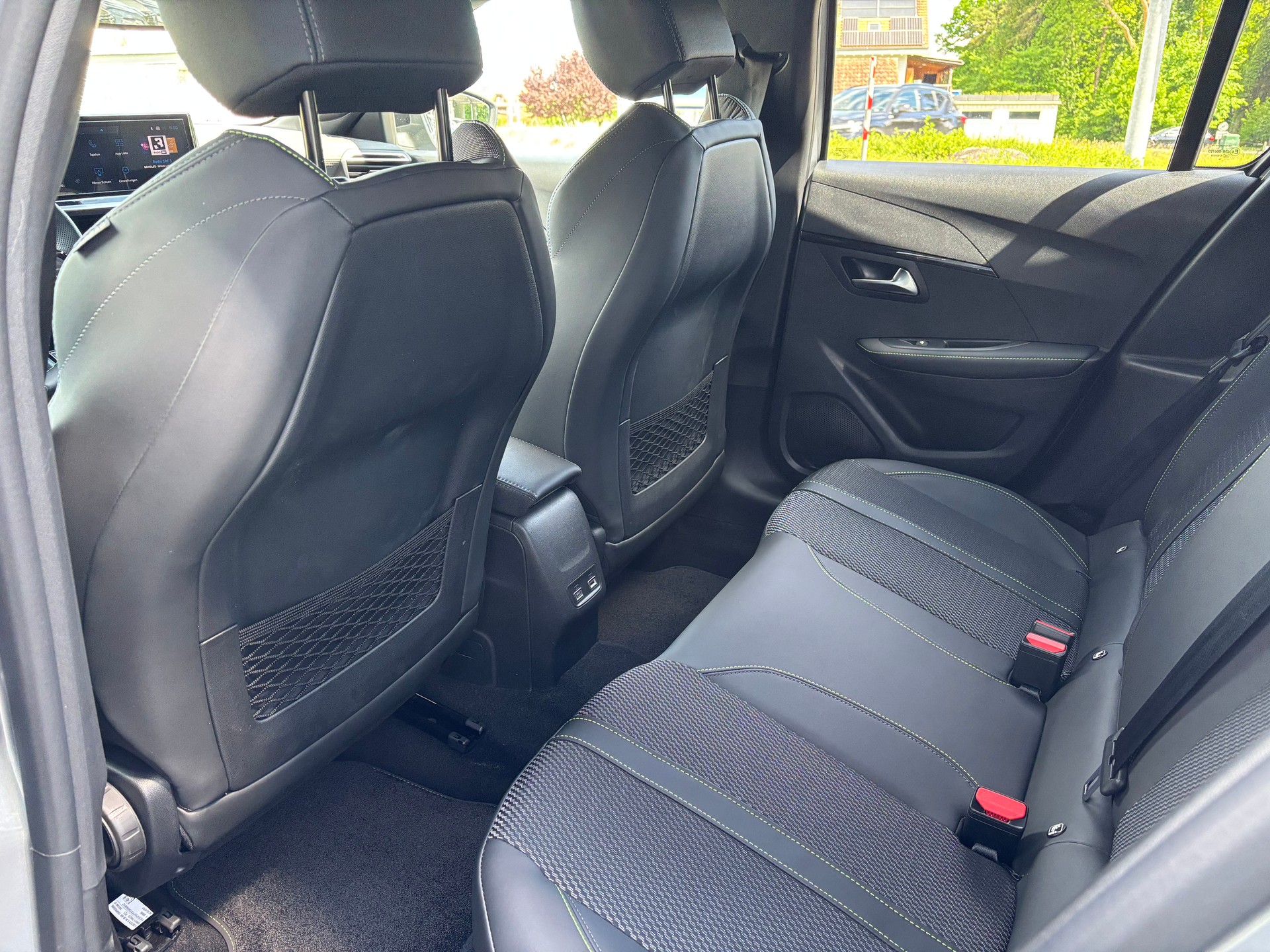 PEUGEOT 208 1.2 MHEV 145 GT-image-8