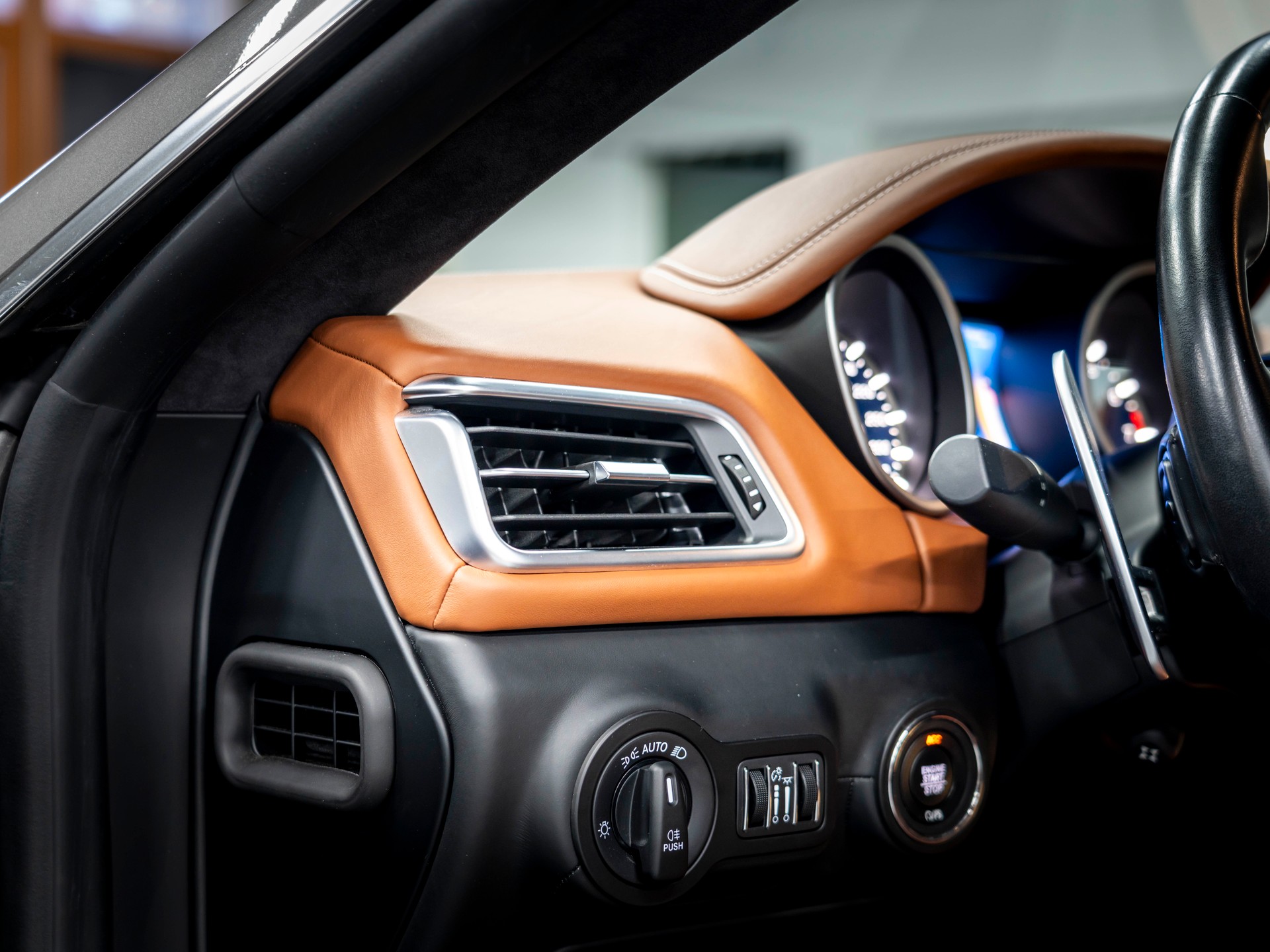 MASERATI Ghibli S Q4 3.0 V6 GranLusso Automatica-image-17