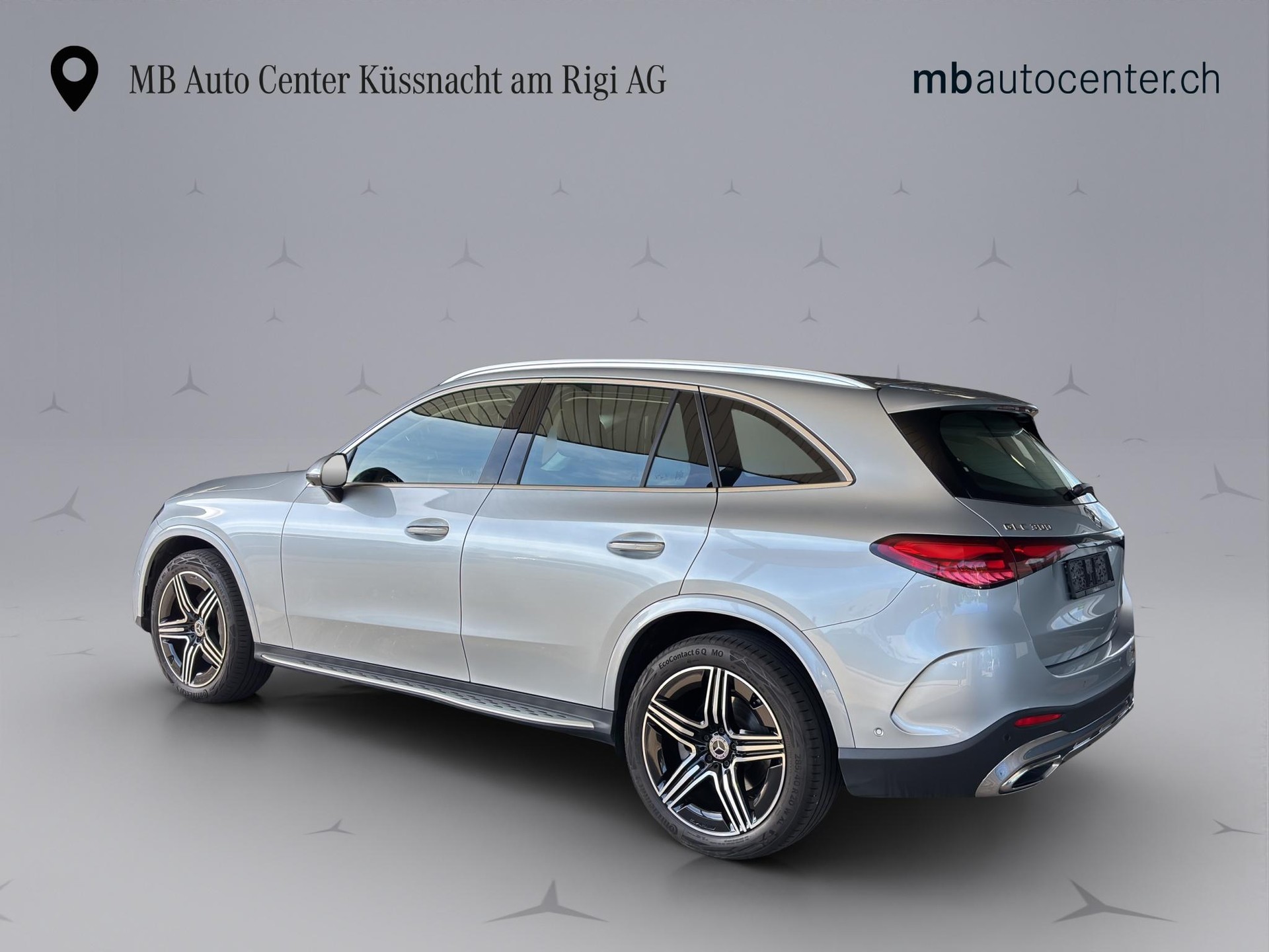 MERCEDES-BENZ GLC 300 AMG Line 4matic-image-3
