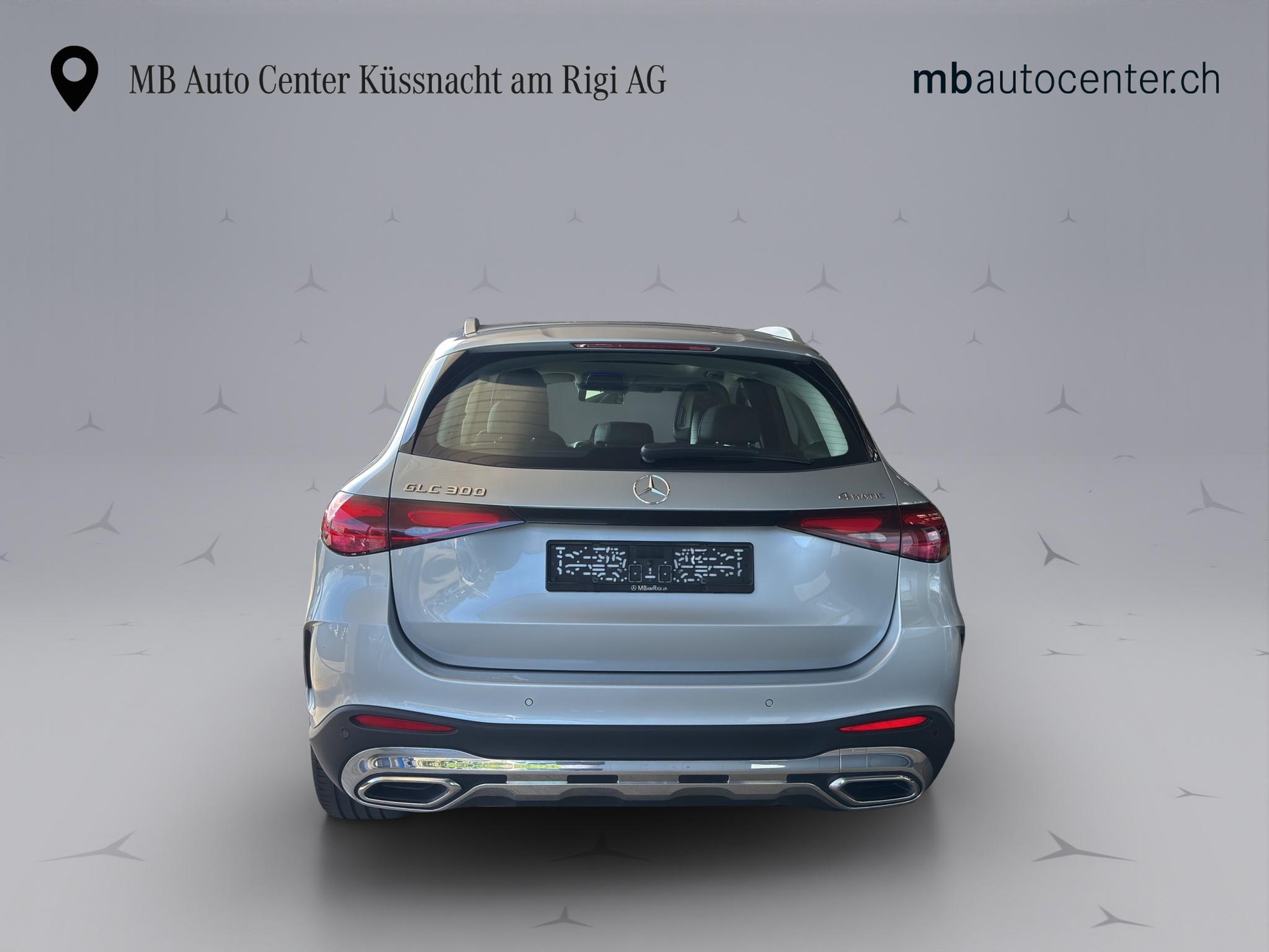 MERCEDES-BENZ GLC 300 AMG Line 4matic-image-4